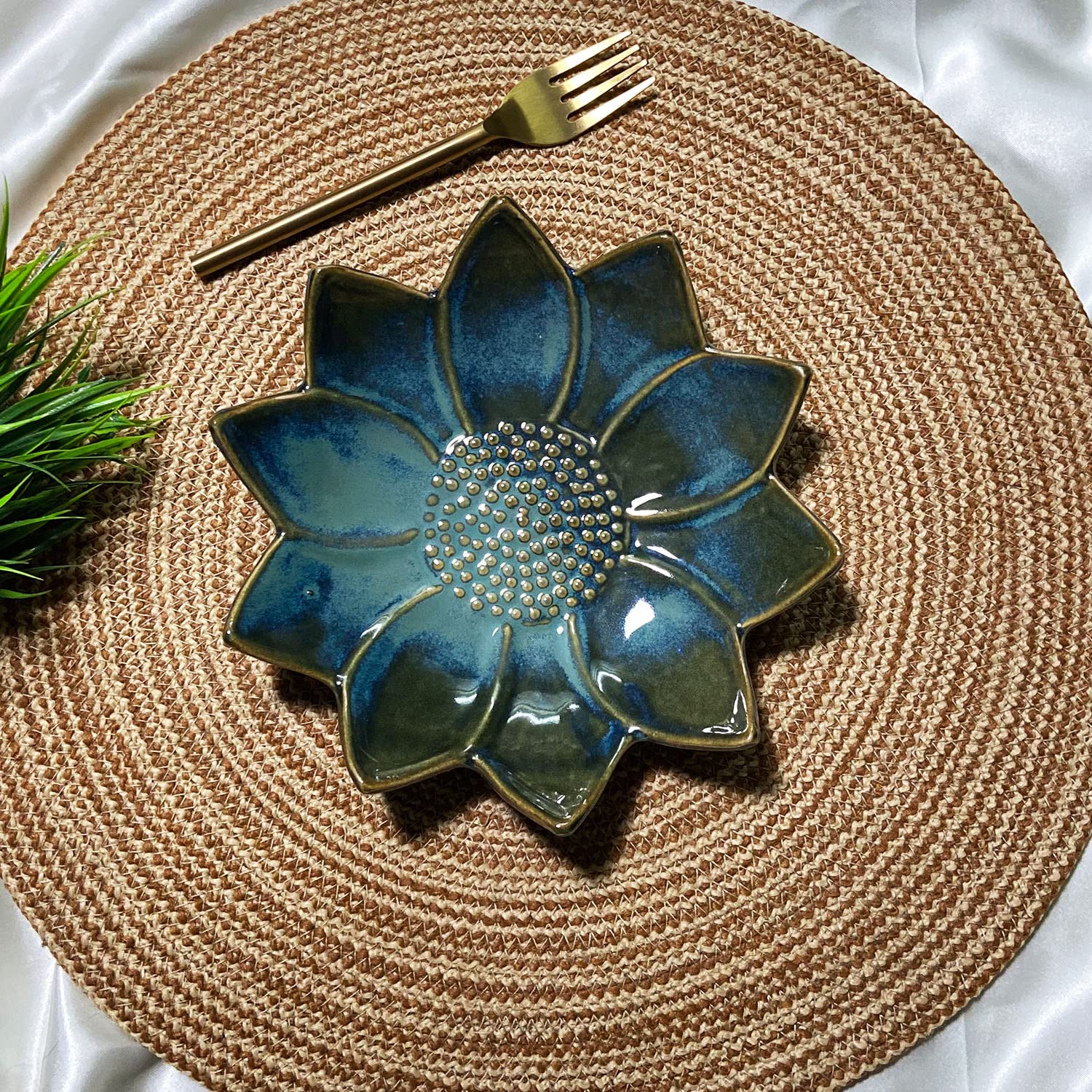 Lotus Shaped 8 Inches Serving Platter|| Designer Platter || Tabletop Platter (Emerald Green)