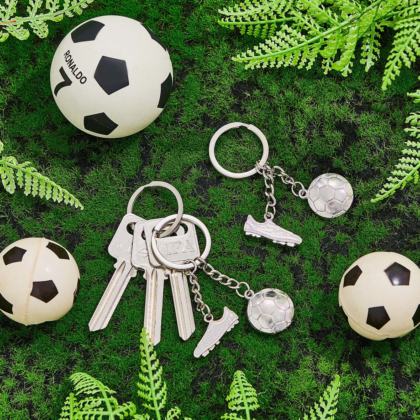 6 llaveros de pelota de fútbol, mini recuerdos de fiesta de fútbol para fanáticos, hombres y mujeres, regalo, plateado 3