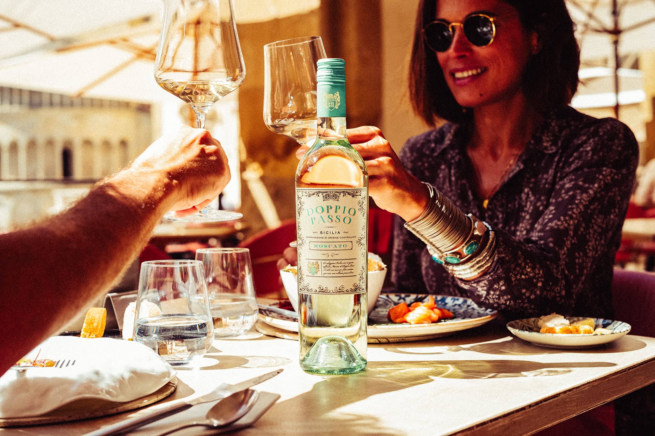 Doppio Passo Moscato – Halbtrockener, aromatischer Weißwein aus Italien (6 x 0,75l)