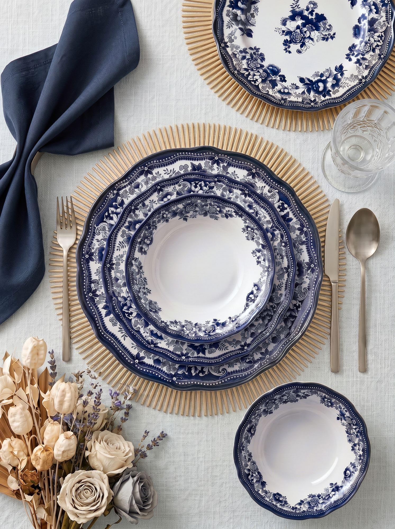 Elegancki 24-częściowy serwis obiadowy, 100% porcelana, biały i granatowy | w zestawie talerze do serwowania, miski i talerze deserowe | można myć w zmywarce i używać w kuchence mikrofalowej