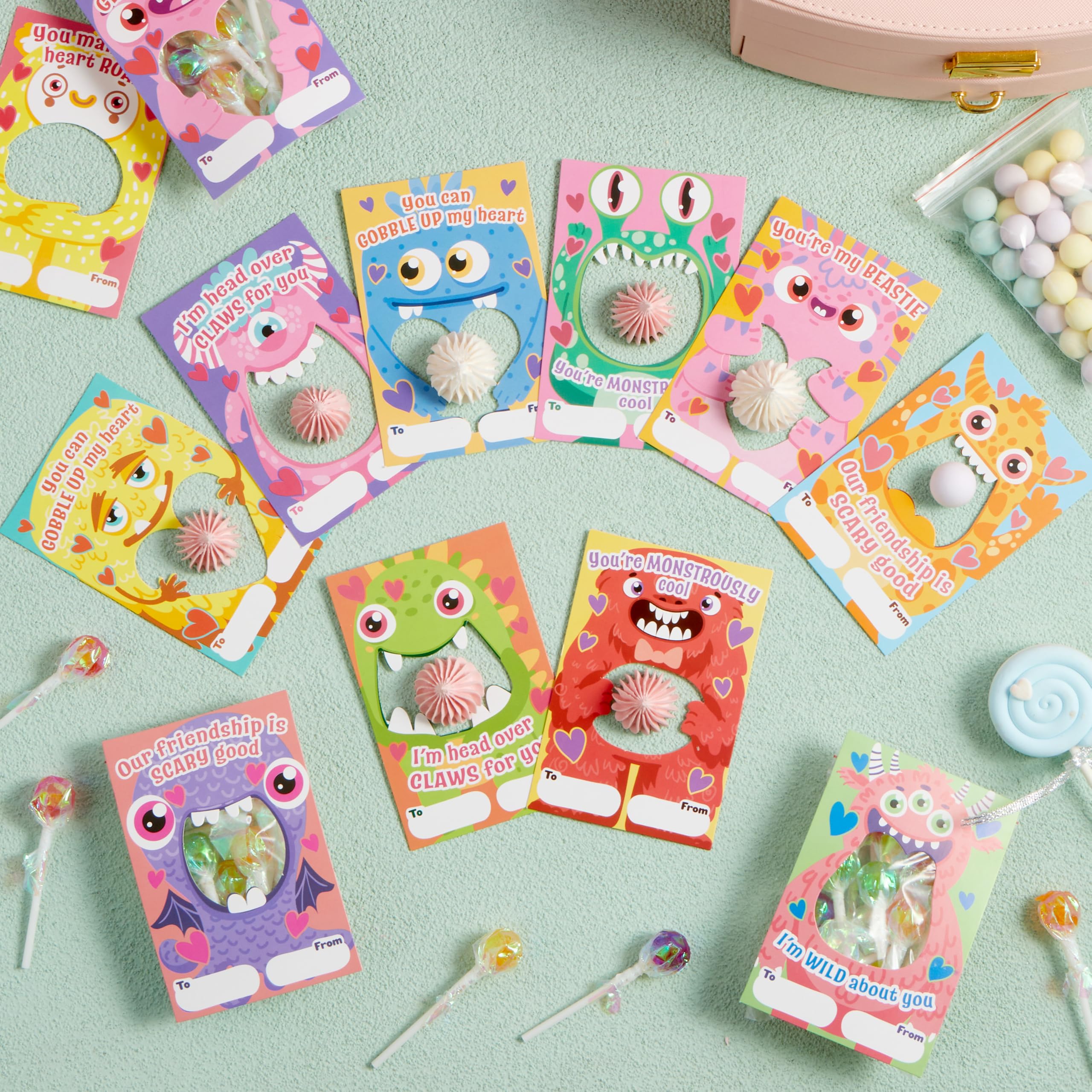 JOYIN 72 tarjetas de regalo para el día de San Valentín con diseños de monstruos con bolsas, tarjetas de felicitación huecas de San Valentín, tarjetas de dulces para niños, tarjetas de intercambio de