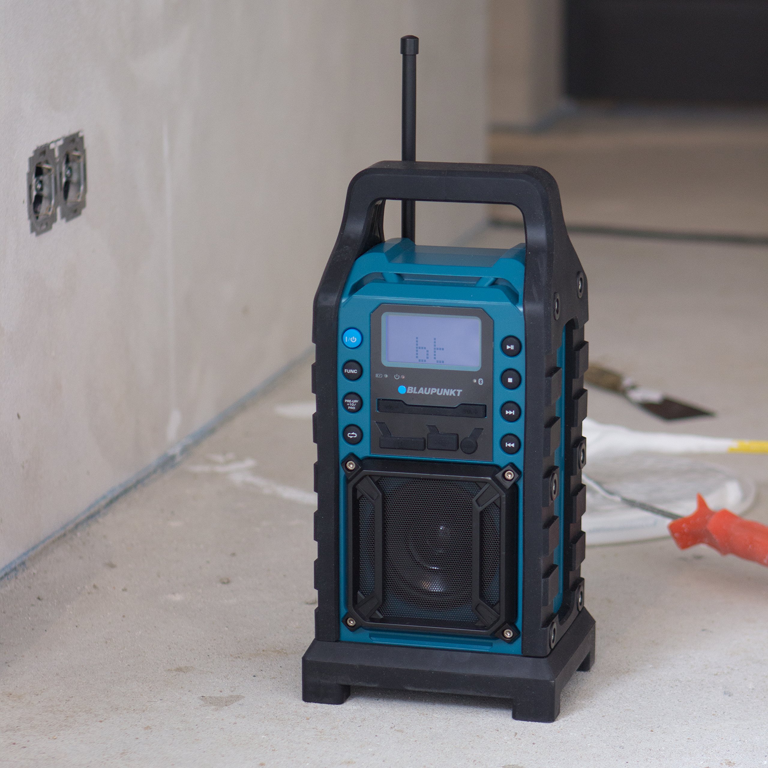 Blaupunkt BSR 10 obras con radio PLL FM, Bluetooth, USB, SD, Aux-in, carcasa robusta, funciona con batería Azul