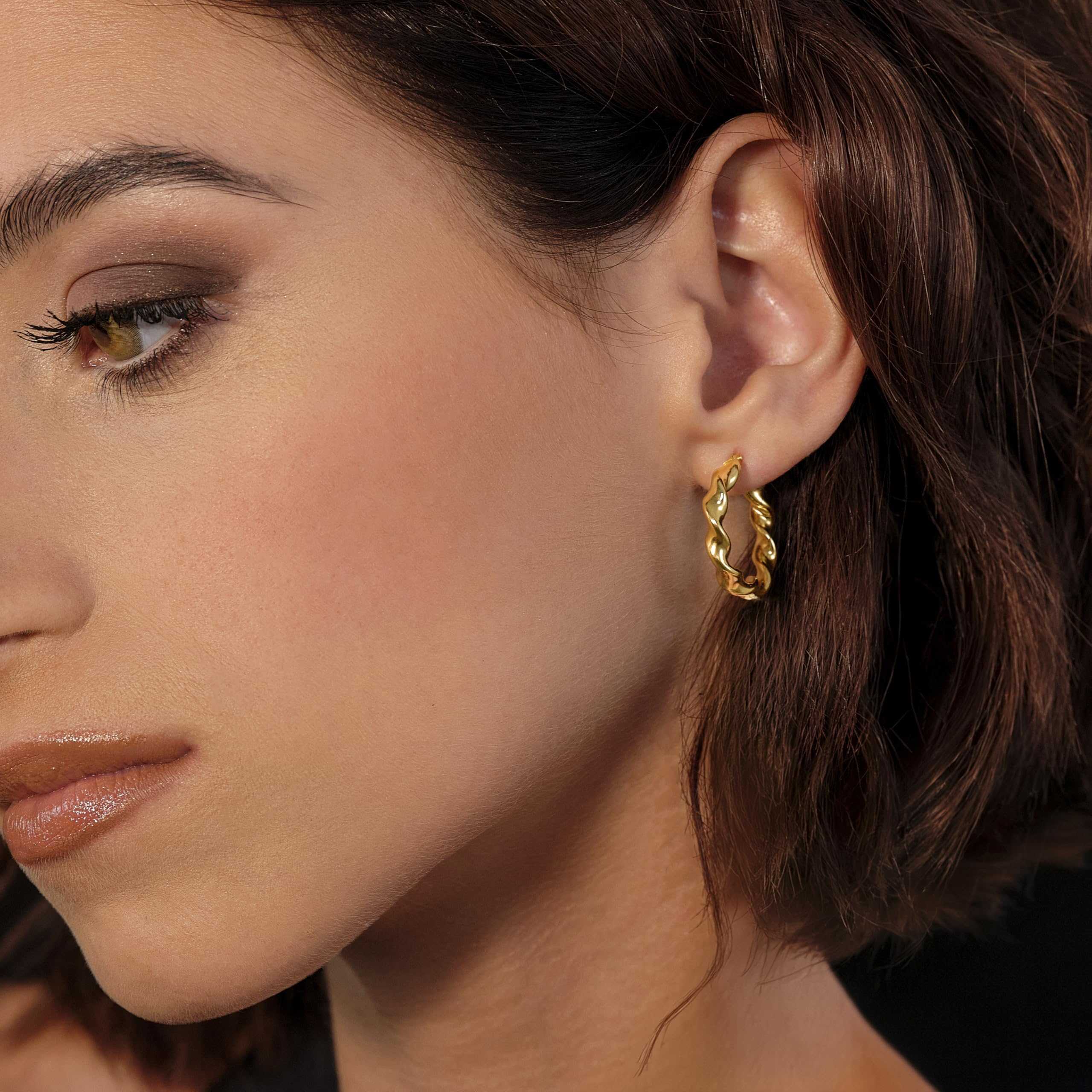 Miore Pendientes Mujer de Plata de Ley 925 Bañados en Oro de 18K 750, Aros de Oro Redondos con Tubos Torcidos de 15 mm, Hechos a Mano en Italia, Joyas Dorados con Joyero
