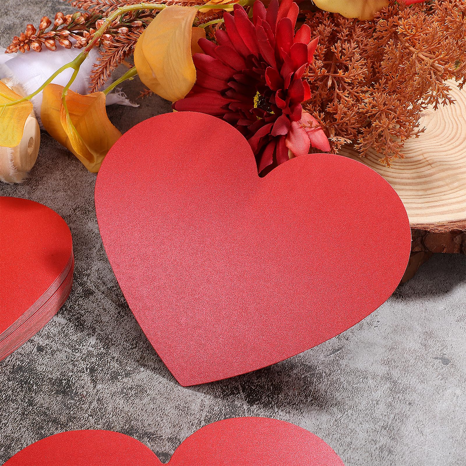 Operitacx Découpe en papier en forme de cœur : 40 découpes en carton en forme de cœur rouge pour la Saint Valentin, artisanat, mur, salle de classe, école, projets d'artisanat