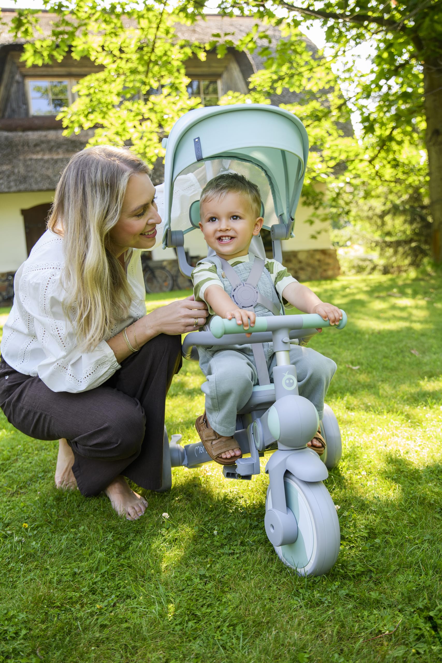 MoMi SOLIVIA Tricycle Bébé Évolutif 4 en 1 pour Enfant à Partir d’Un an | Vélo Enfant avec Canne Parentale, Harnais 5 Points, Pare-soleil, Roues 8/7 Pouces, Pliage Compact et Sac Inclus