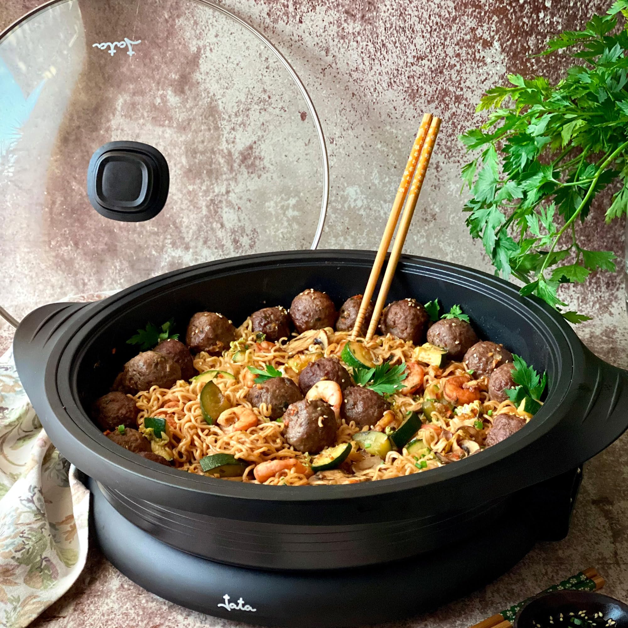 Jata PE640 Poêle à paella électrique de 34 cm de diamètre et 7,5 cm de profondeur. Couvercle en verre avec valve de sortie de vapeur. Répartition de la chaleur uniformément sur toute la surface.