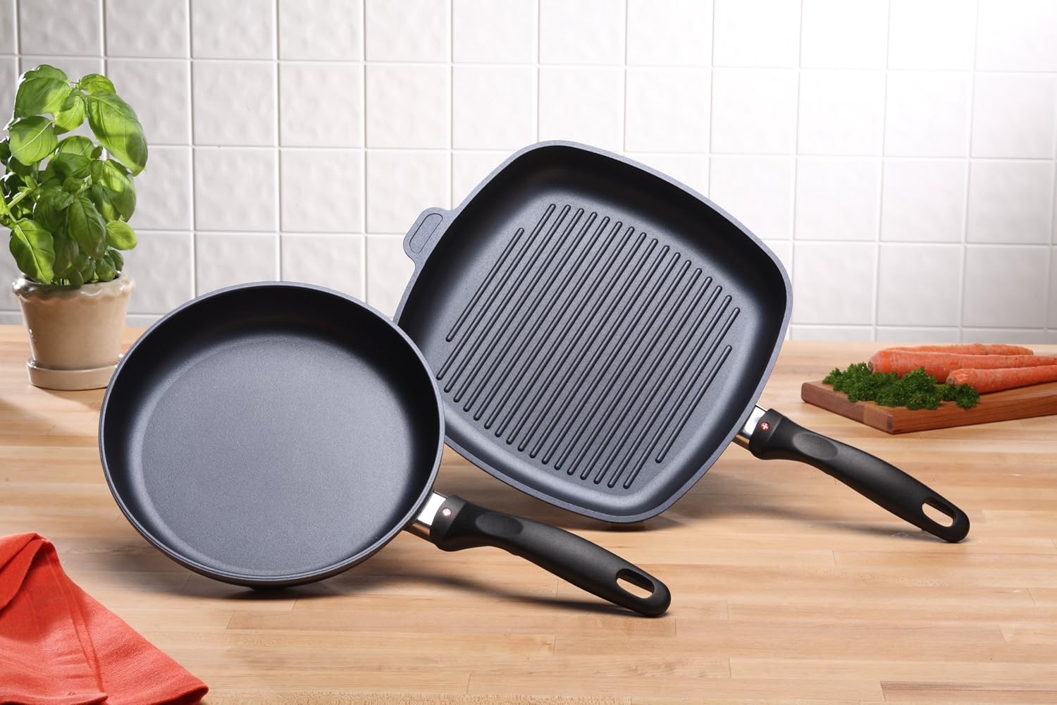 Swiss Diamond 2 Piece Set Fry and Grill Pan Nonstick Diamond Reinforced Cookware Set, Dishwasher & Oven Safe, Gray.