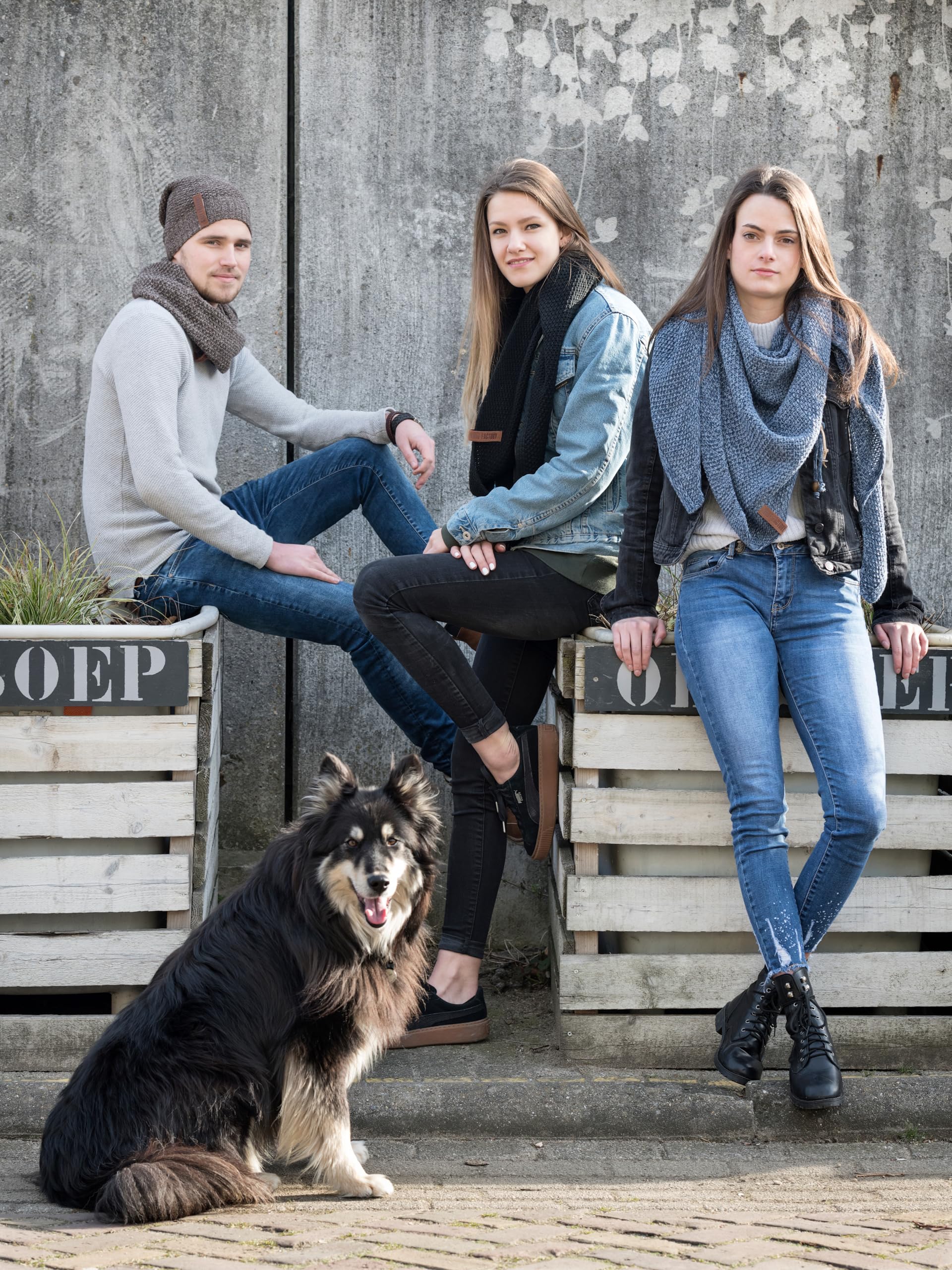 KNIT FACTORY - Dreiecksschal Coco - Damen Strickschal mit Wolle - Umschlagtuch für den Herbst und Winter - Winterschal - Dreieckstuch - Hochwertige Qualität - XXL Schal - 190 x 85 cm