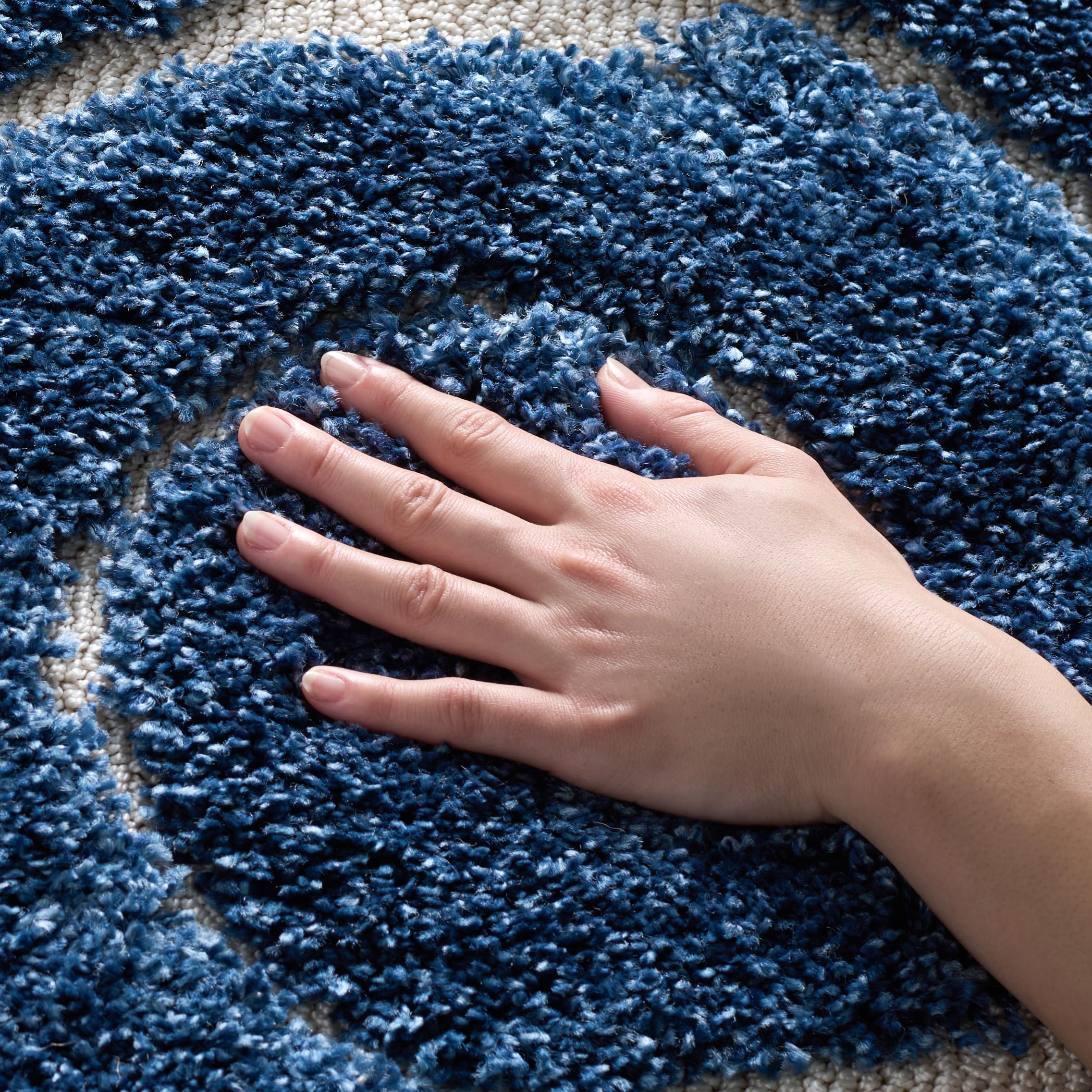 Tapis de chambre douillet SAFAVIEH Florida bleu foncé grand format