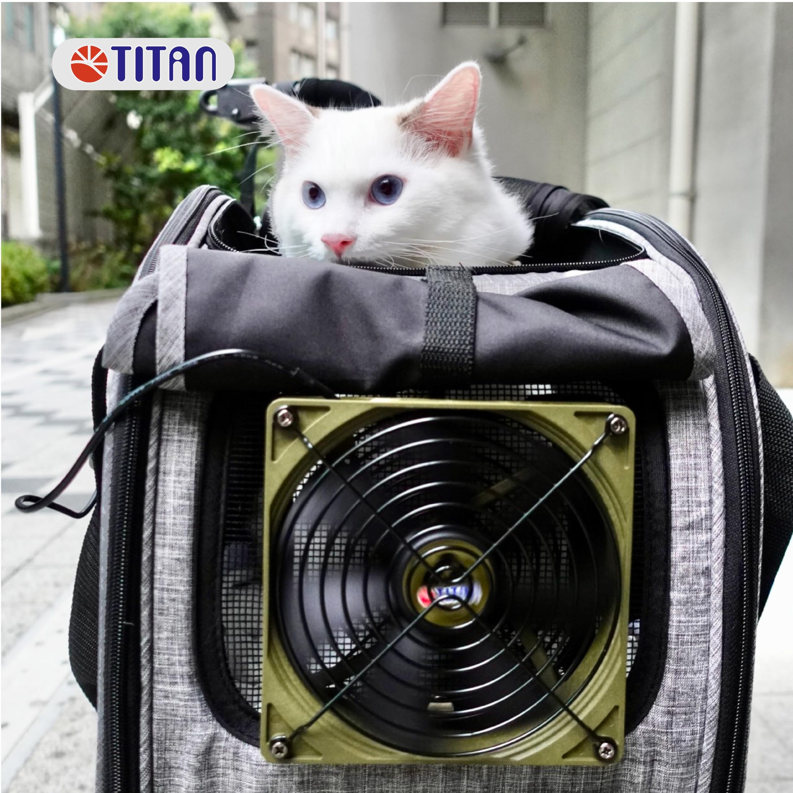 Ventilateur portable de camping TITAN, conçu pour camping-cars, tentes et animaux de compagnie. Alimenté par USB, avec cadre magnétique double 140 mm et contrôleur TTC-NF88(RB).