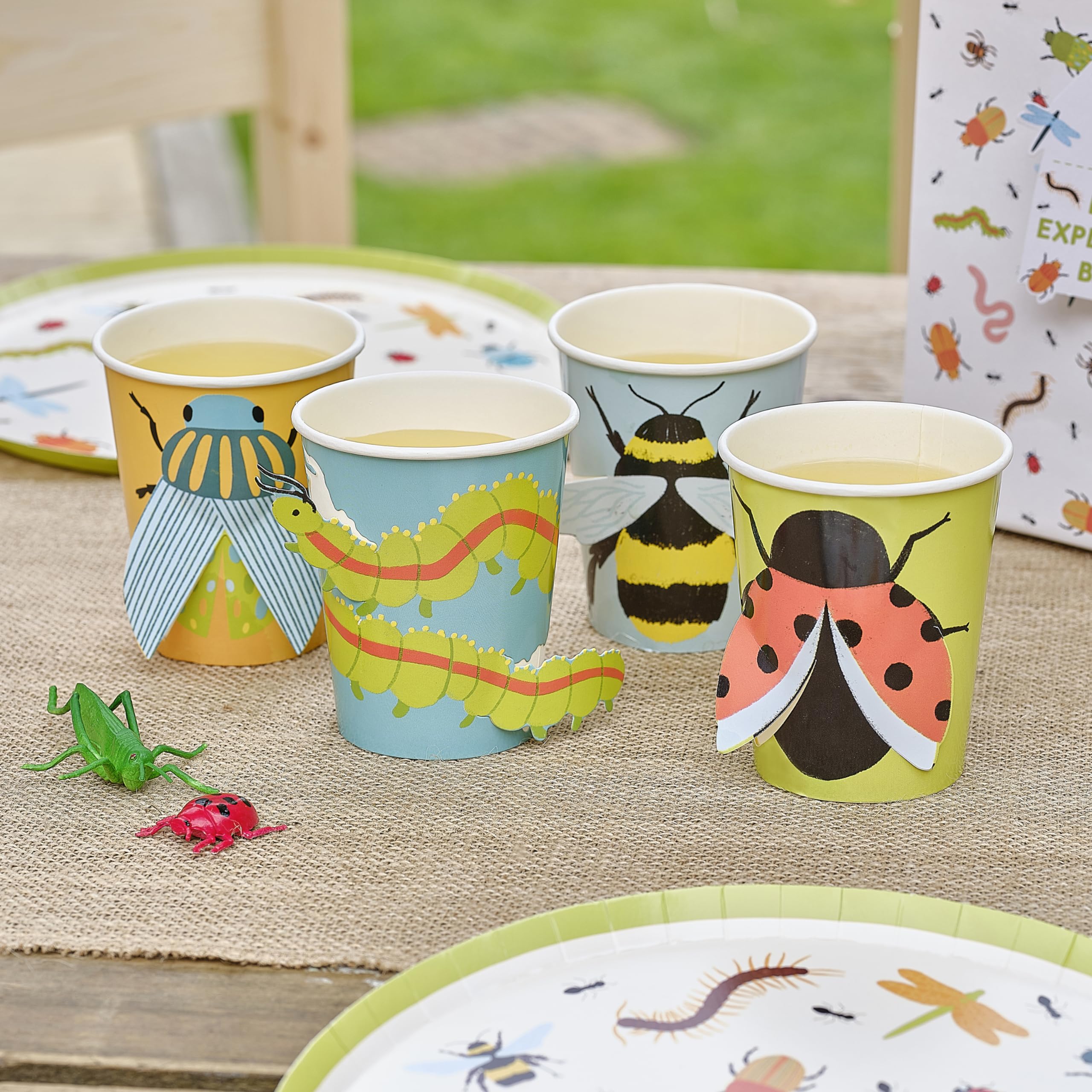 Ginger Ray Creepy Crawly Bugs Paper Party Cups with 3D Pop Out Bugs Kids Birthday Tableware 8 Pack