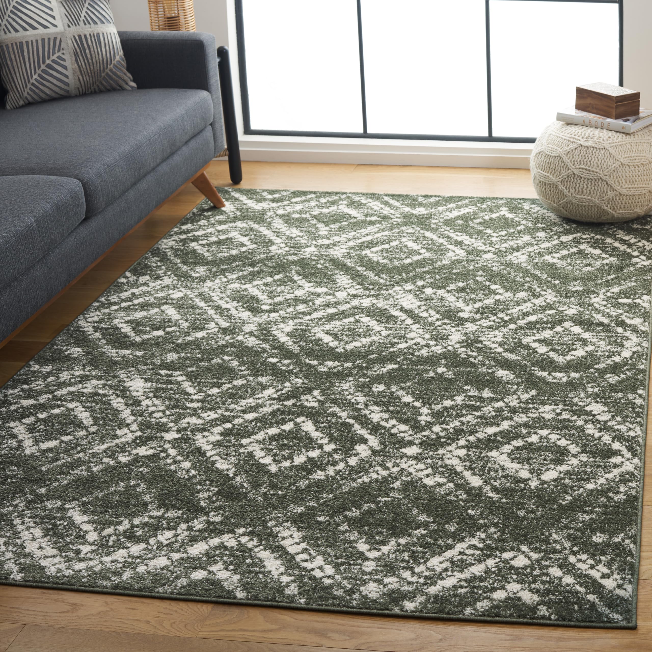 SAFAVIEH Adirondack Collection Area Rug - 6' x 9', Dark Green & Ivory, Geometric Design, Non-Shedding & Easy Care, Ideal for High Traffic Areas in
