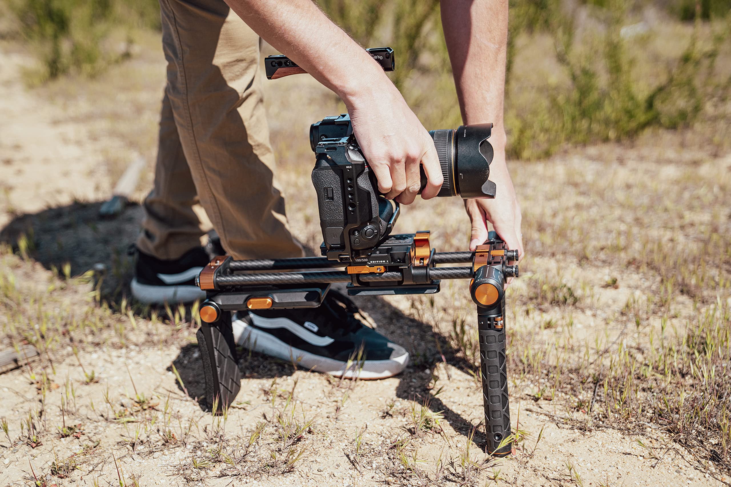 PolarPro - Pivot - Plataforma de Hombro - Compacto y Ligero - Ideal para videógrafos de Viaje - Diseñado específicamente para cineastas de Run-n-Gun - configuración sin Herramientas.