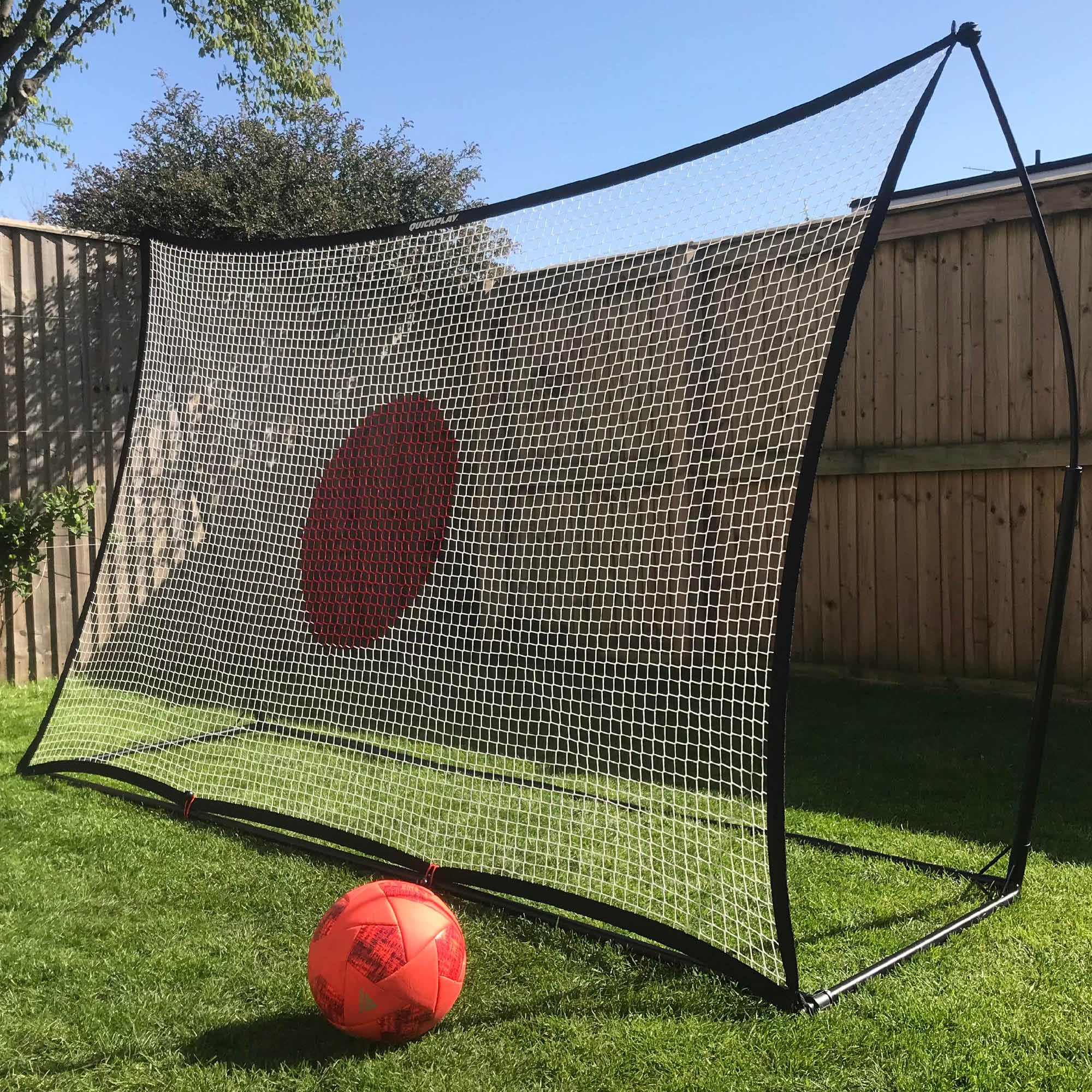 QUICKPLAY Spot Target Fußballnetz-Serie | Tragbarer Fußballtrainer für Ballfertigkeiten – mit kostenloser eCOACH-Trainings-App | Fußball-Rebound-Netz in 3 Größen erhältlich