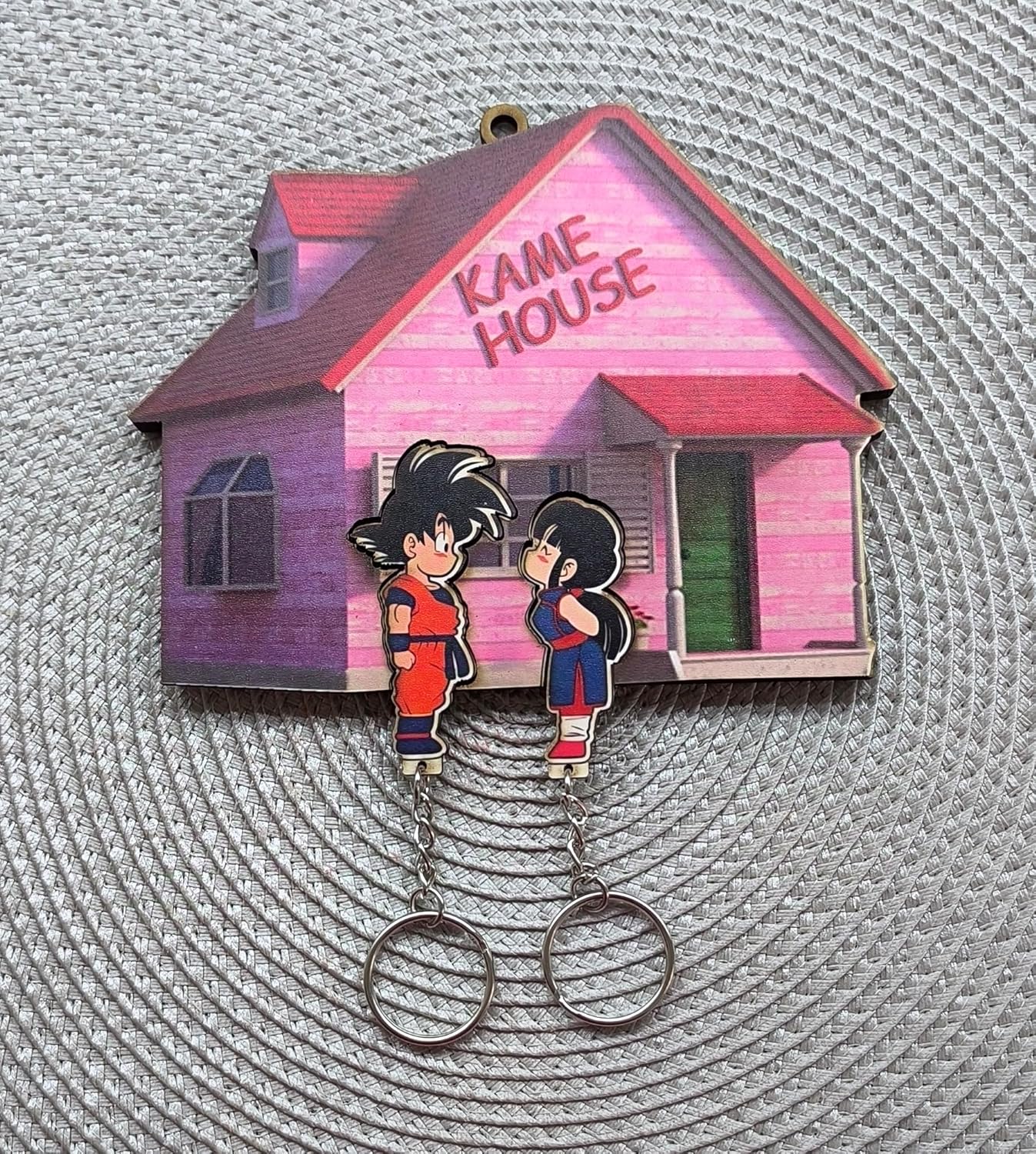 Llavero de madera con figuras de Goku, regalo original para parejas Llavero de madera con figuras de Goku, regalo original para parejas