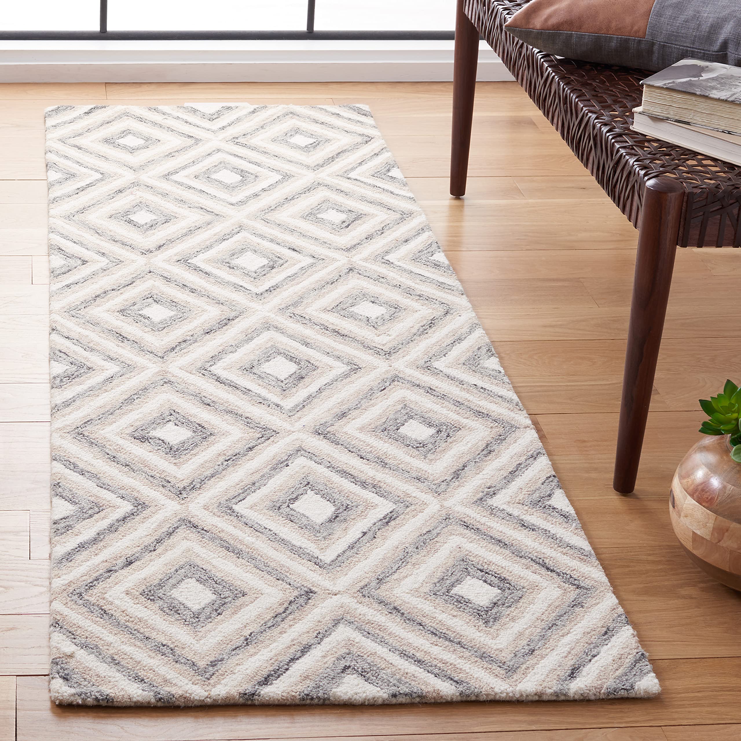 SAFAVIEH Micro-Loop Collection Runner Rug - 2'3