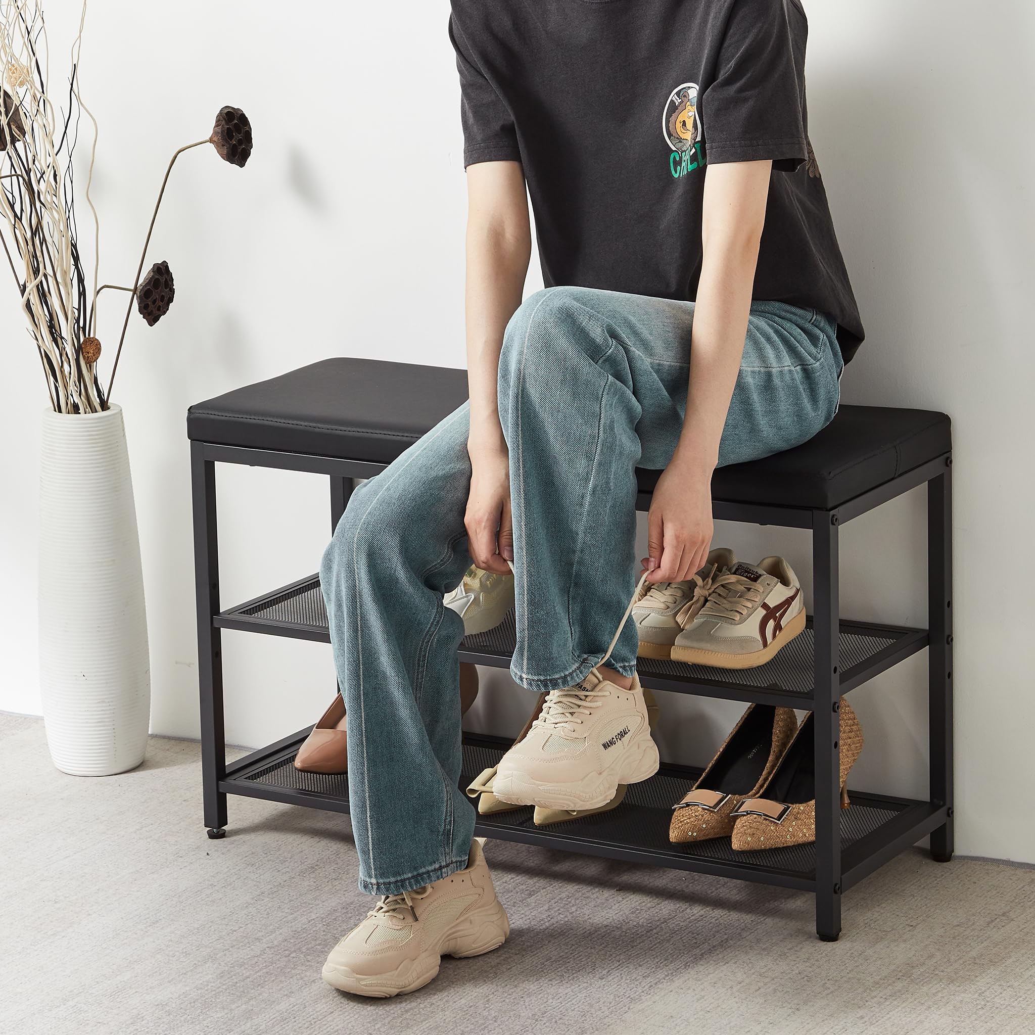 Mondeer Schuhregal mit sitzbank Polsterauflage schwarz 80x30x50 | Schuhgitter verstellbar. Kunstleder, leicht reinigbar. Metall stabil , Schuhaufbewahrung. Für Flur, Diele, Wohnzimmer.