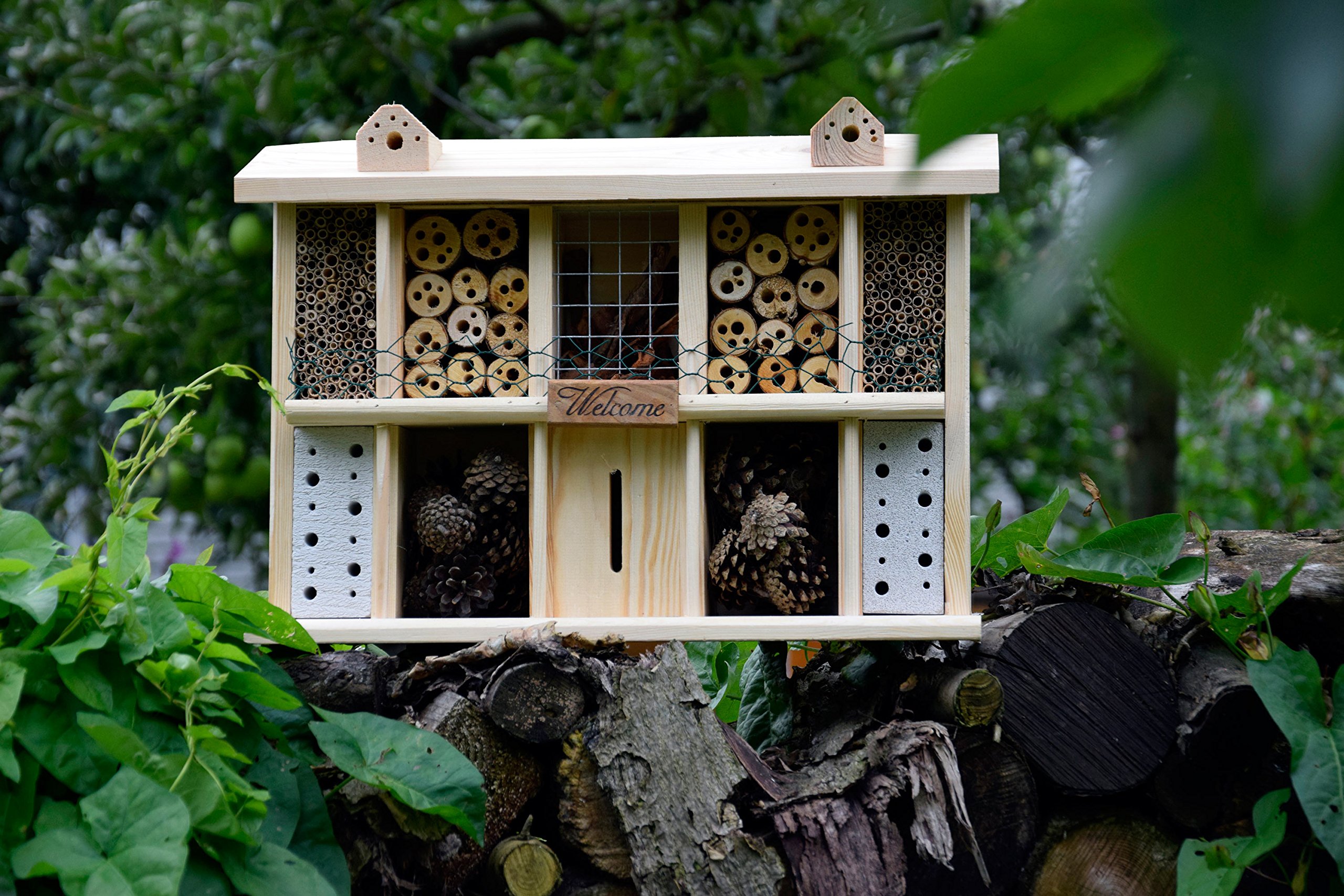 LUXUS-INSEKTENHOTELS 22626e Design Wildbienenhotel "Landsitz Superior" - Insekten Nisthilfe aus unbehandeltem Vollholz - Nistplatz für Nützlinge im Garten - 47 x 12,5 x 34 cm - Natur