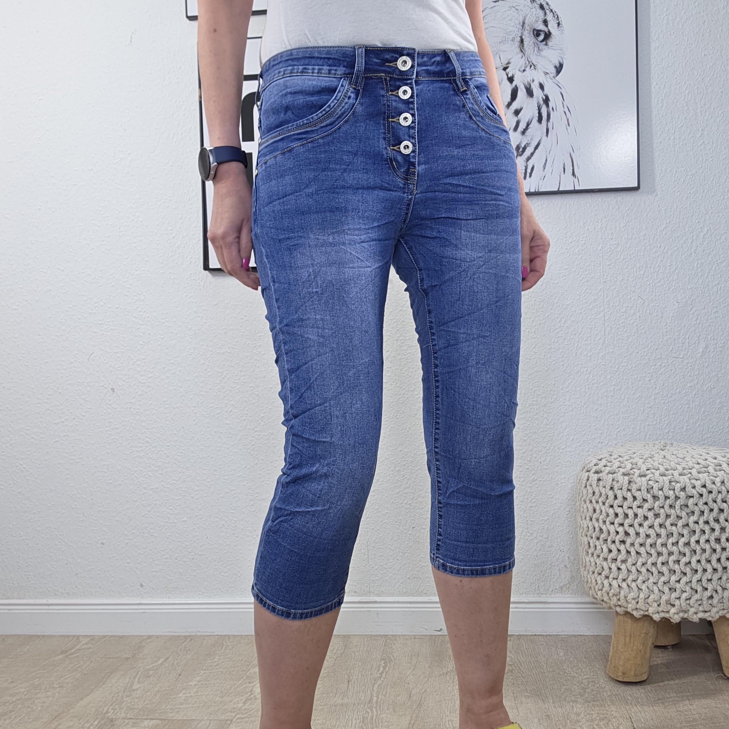 Karostar Bermuda baggy en denim stretch pour femme - Pantalon court en denim - Bijou décoratif - Boutons - 7/8 Capri