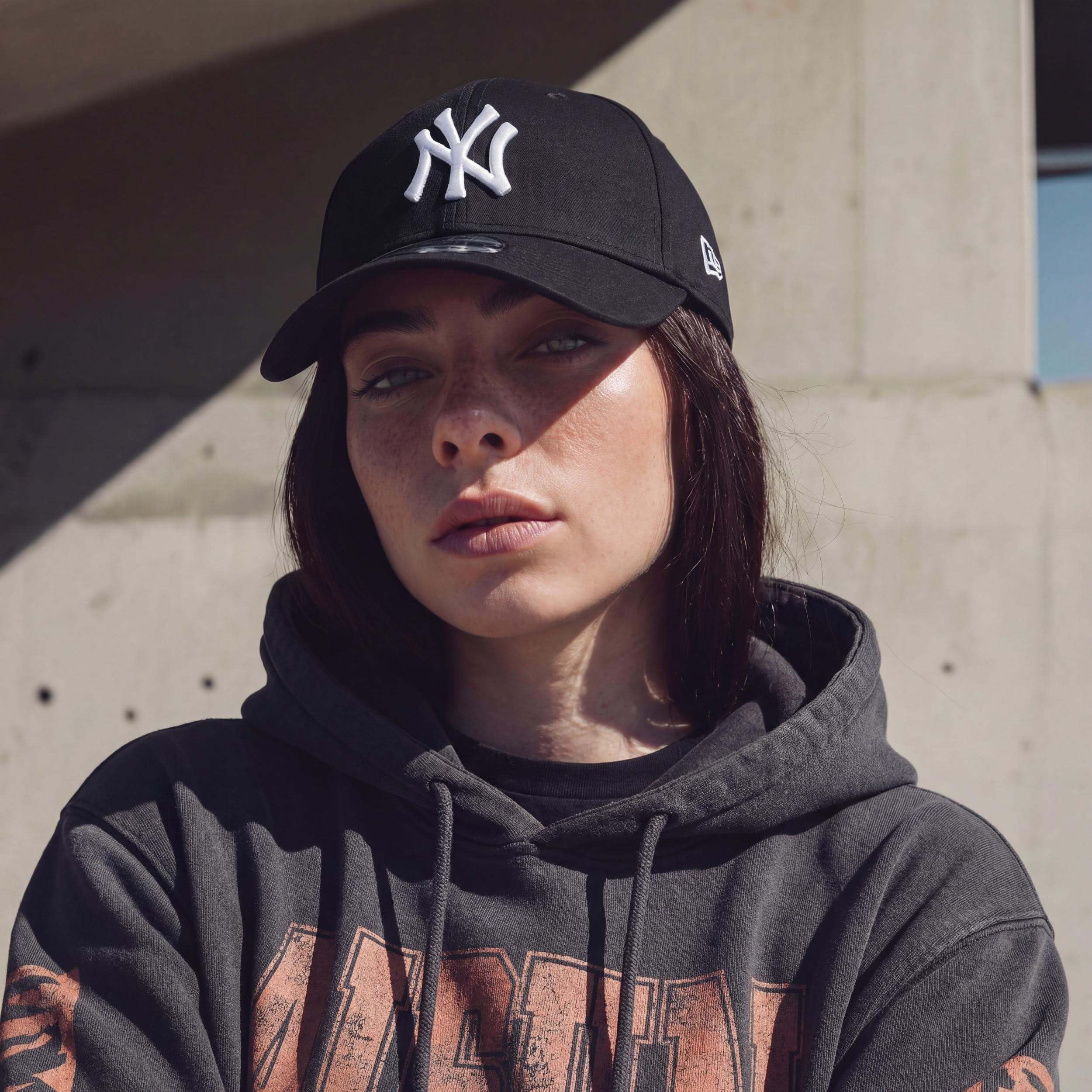 New Era Czapka Tioga NY White on BlackEra Kobiety/Mężczyźni - czapki z daszkiem Yankees daszkiem, Zamknięte tyłu wiosna-lato jesień-zima