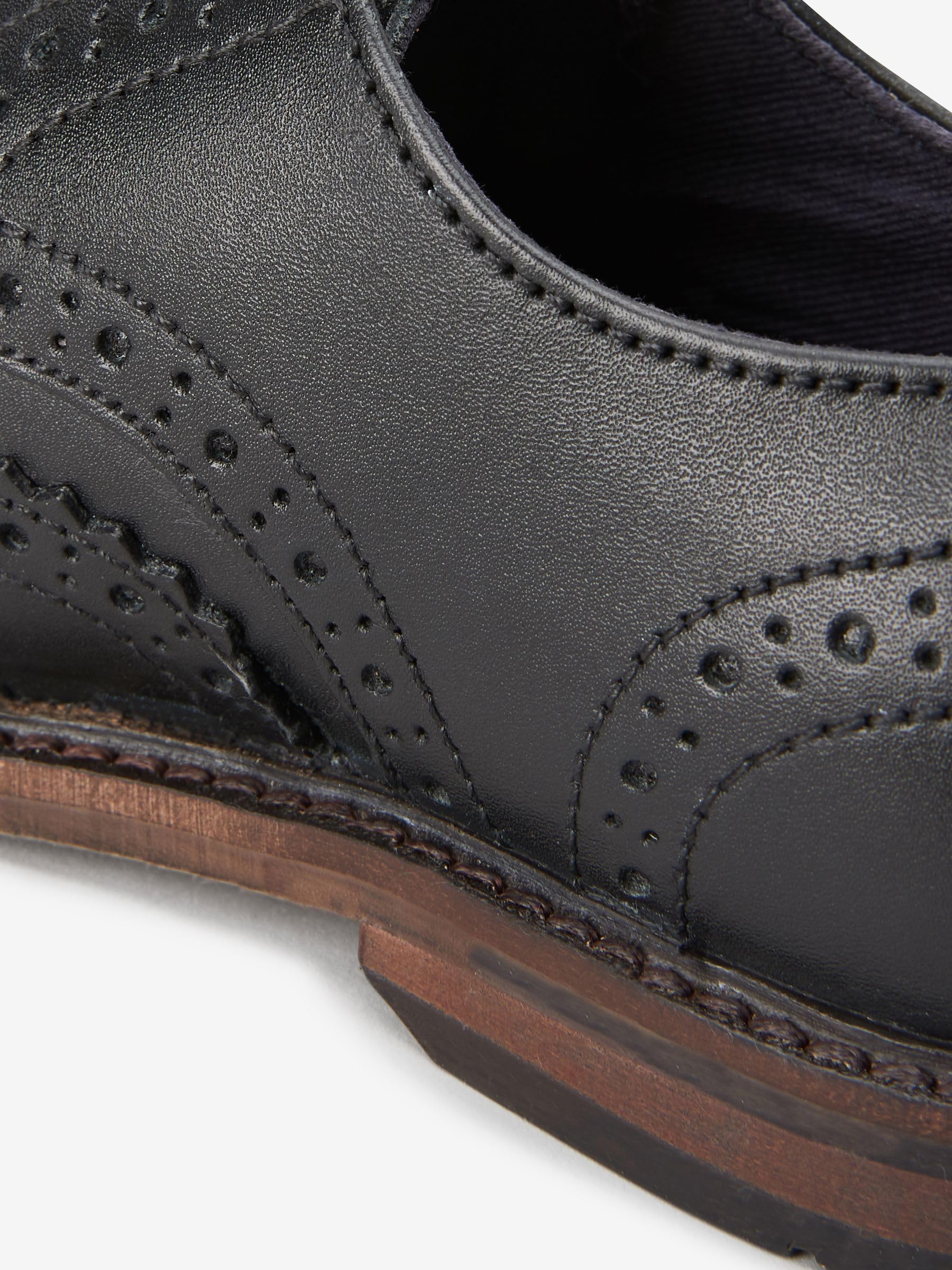 NEXT Jungen Standard Passform (F) Brogues zum Schnüren aus Leder