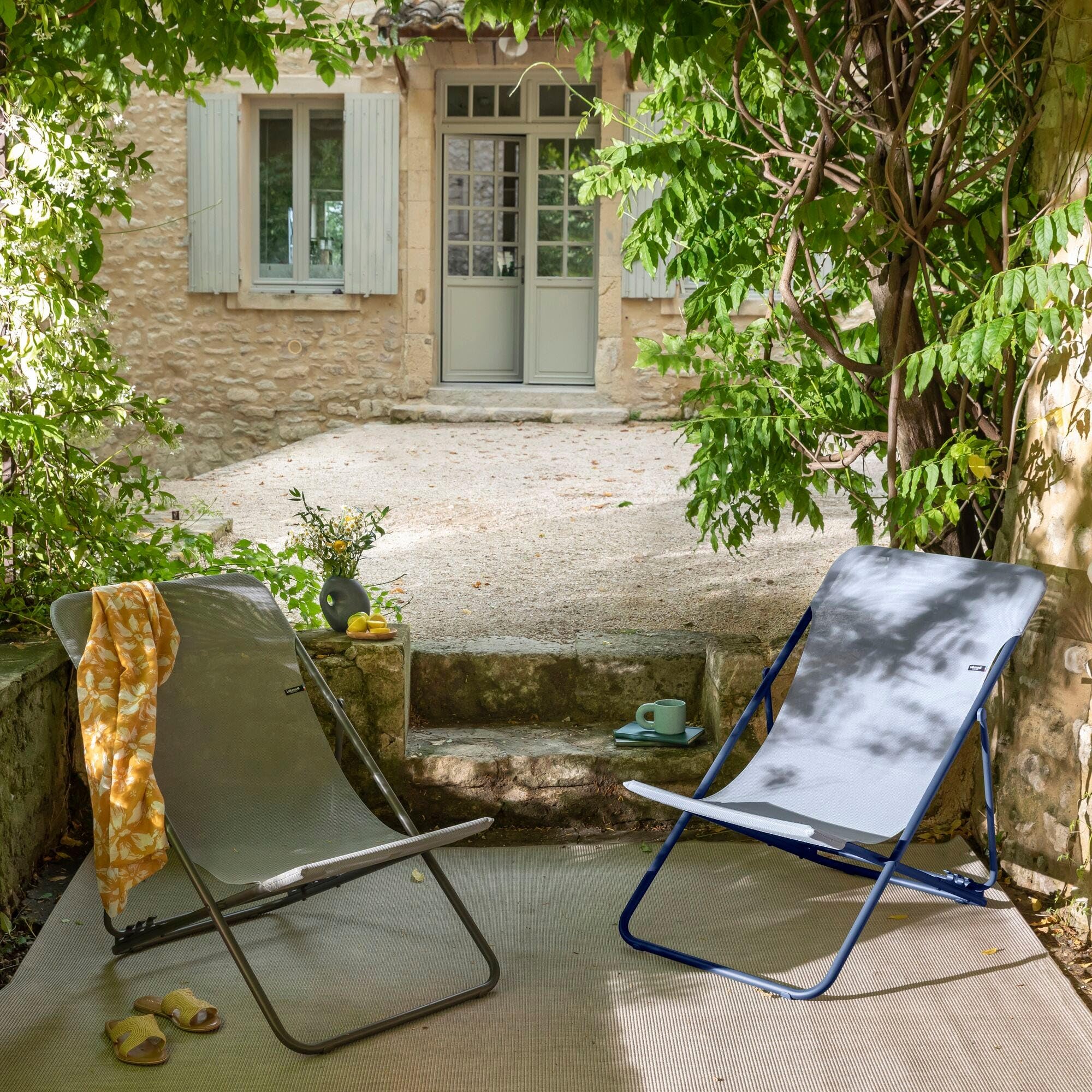 Lafuma MOBILIER - Lot De 2 Transats Jardin Pliants Multi-Positions - Maxi Transat - Batyline® Iso - Bleu Indigo - Fabriqué en France - BDL0004_9940 - Garantie 5 Ans - L.83xl.62xH.91cm