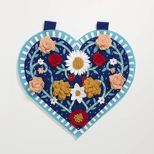 Miniatura 7 de Bucilla Kit de fieltro para colgar en la pared, 14.75 x 14.75 pulgadas, corazones de primavera con flores 3D