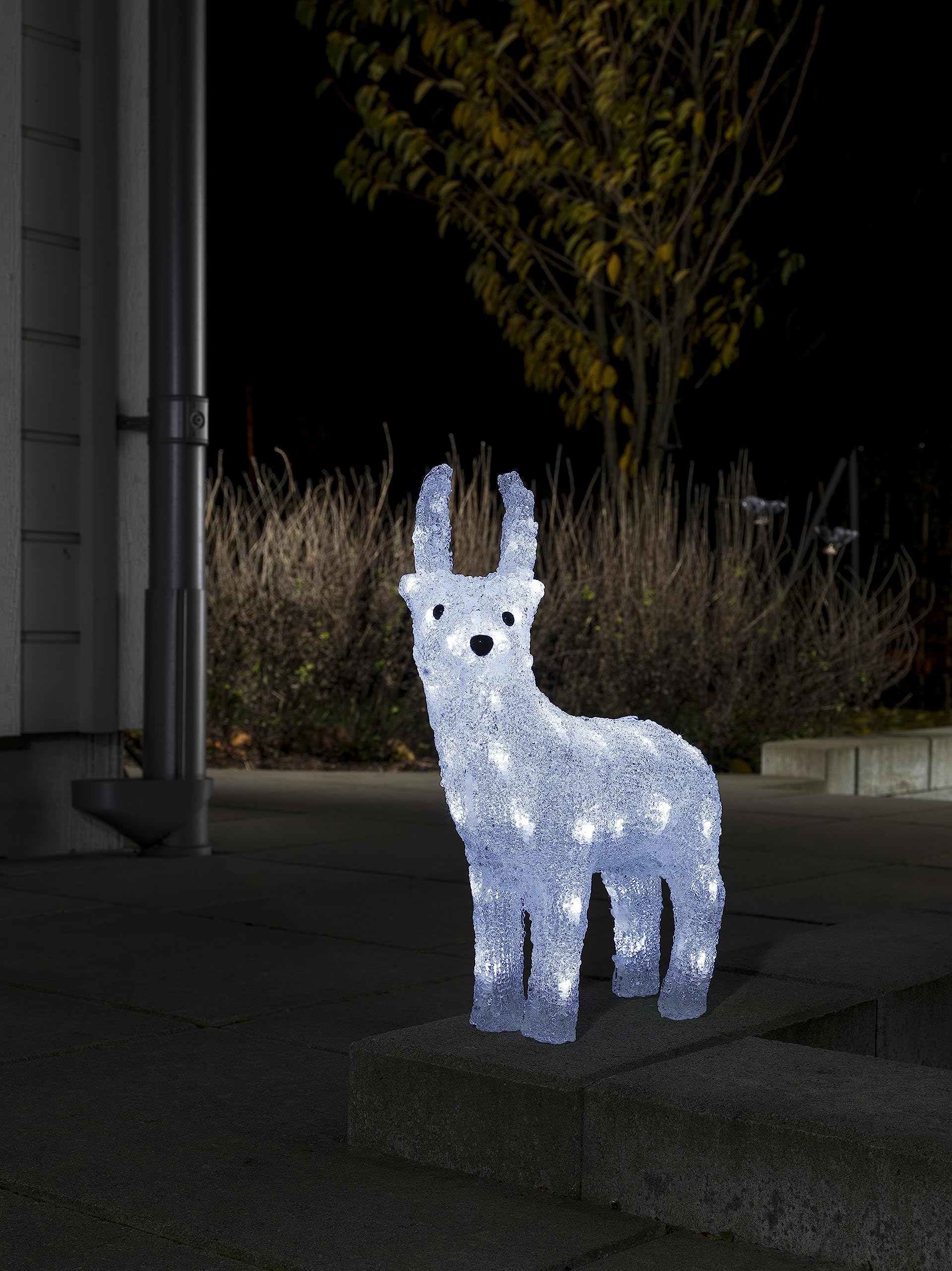 Konstsmide LED Acryl Rentier 6h Timer, 32 kalt weiße Dioden, batteriebetrieben, Außen, transparentes Kabel - 6139-203