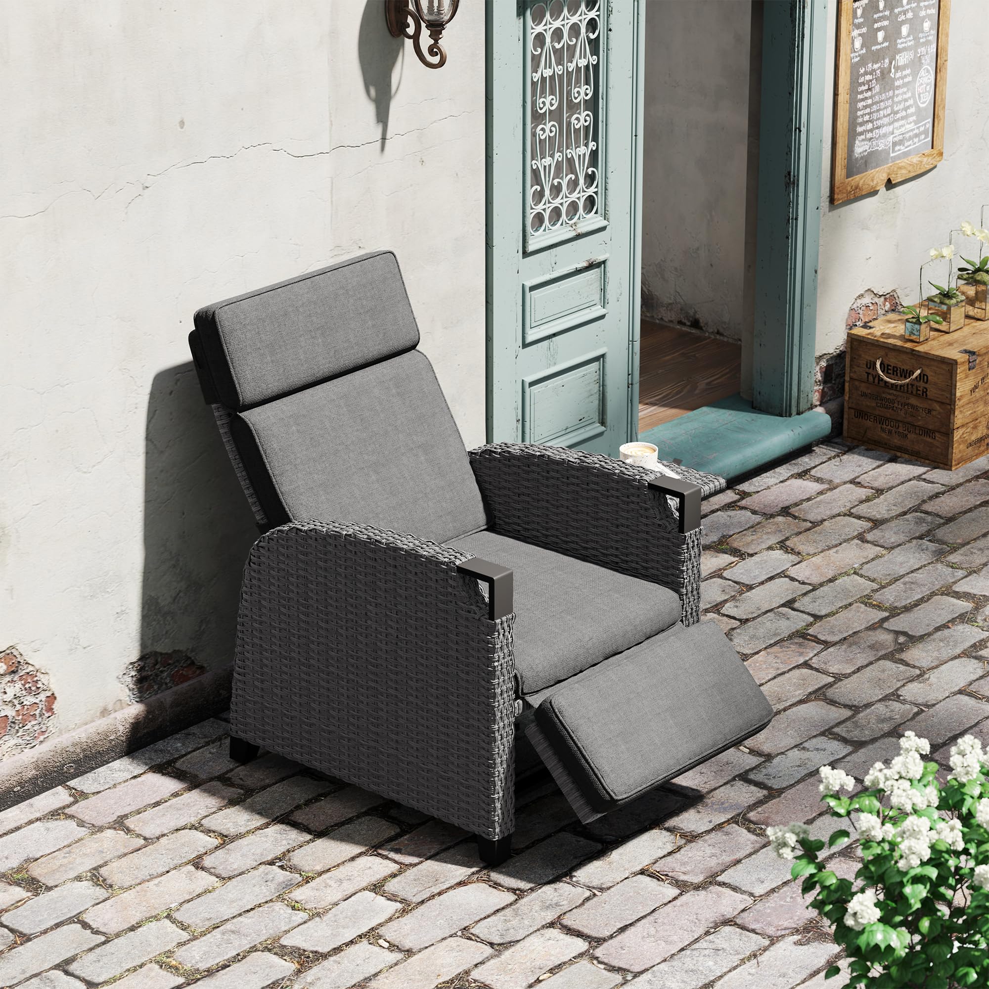 Amopatio Relaxliege Liegesessel, Rattan Sonnenliege mit Verstellbar Rückenlehne und Klapptisch, Outdoor Gartensessel wetterfestes, für Terrasse, Garten, Balkon – Grau