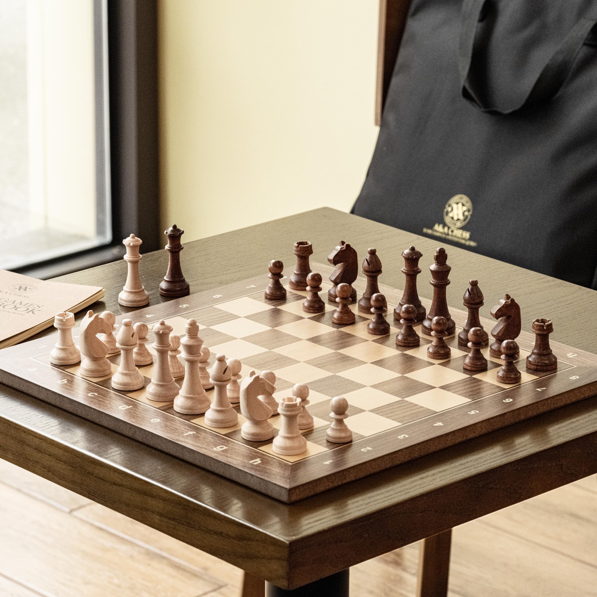 A&A Juego Profesional de Ajedrez y Damas, Tablero de Madera de 15.5" con Piezas de Ajedrez de Madera Ponderadas de 3" (2 Reinas Extra), Libro de Puntuación y Bolsa de Almacenamiento