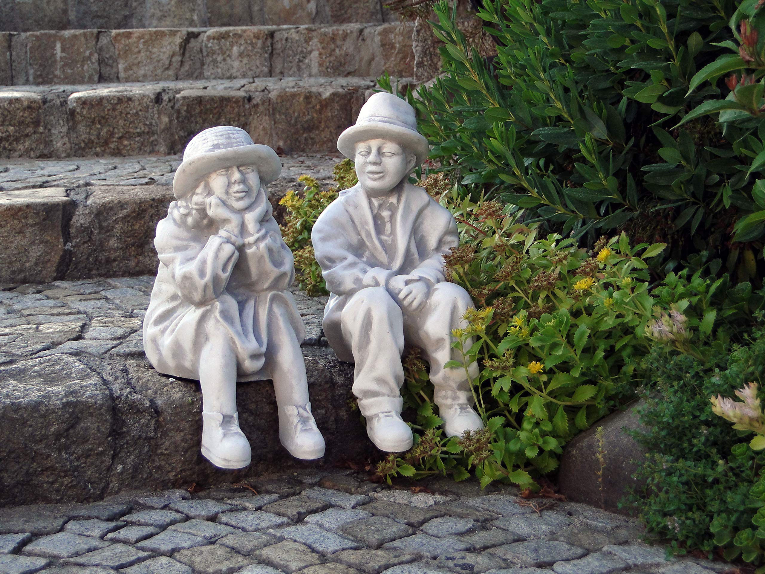 gartendekoparadies.de Personaggio uomo e donna sulla panchina sedile, statuetta in pietra, altezza 43 cm, 24 kg, grigio, resistente al gelo in pietra per esterni