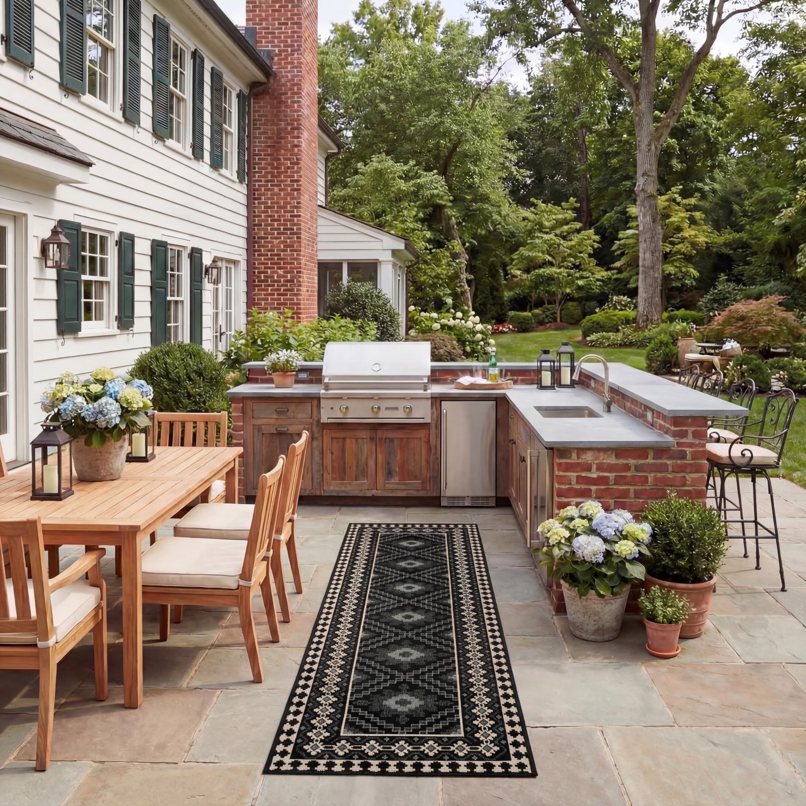 SAFAVIEH Washable Rug Outdoor Veranda Collection - 2'3" x 8' Runner, Black & Cream, Non-Shedding & Easy to Clean, Ideal for Patio, Backyard, Mudroom (