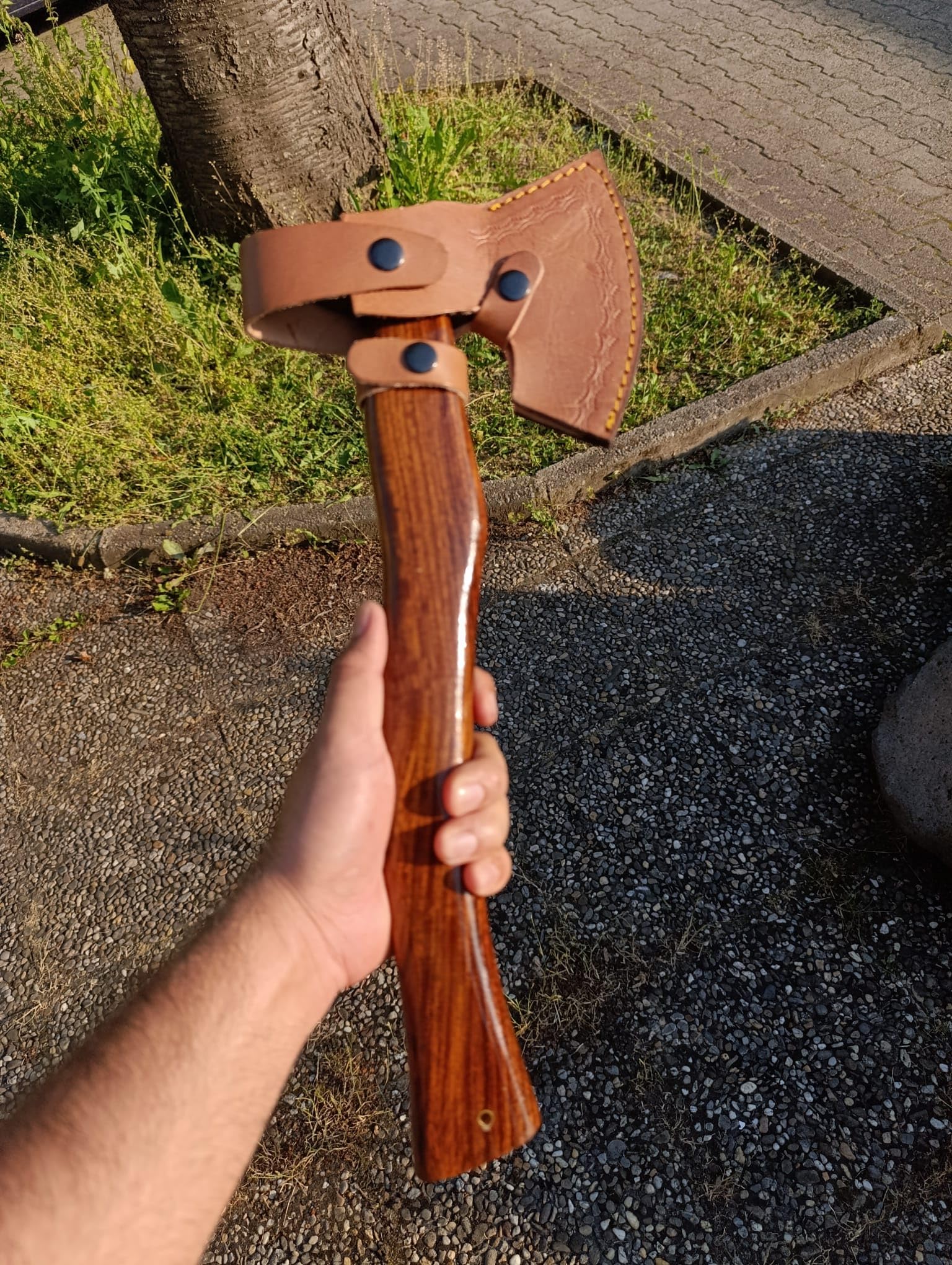 Tatla Wikinger-Axt aus DamastStahl- Handgeschmiedete Jagdaxt mit Rosenholzgriff, Wikinger-Bartaxt für Outdoor und Camping, Spaltaxt, echtes Geschenk für Weihnachten oder Geburtstag,