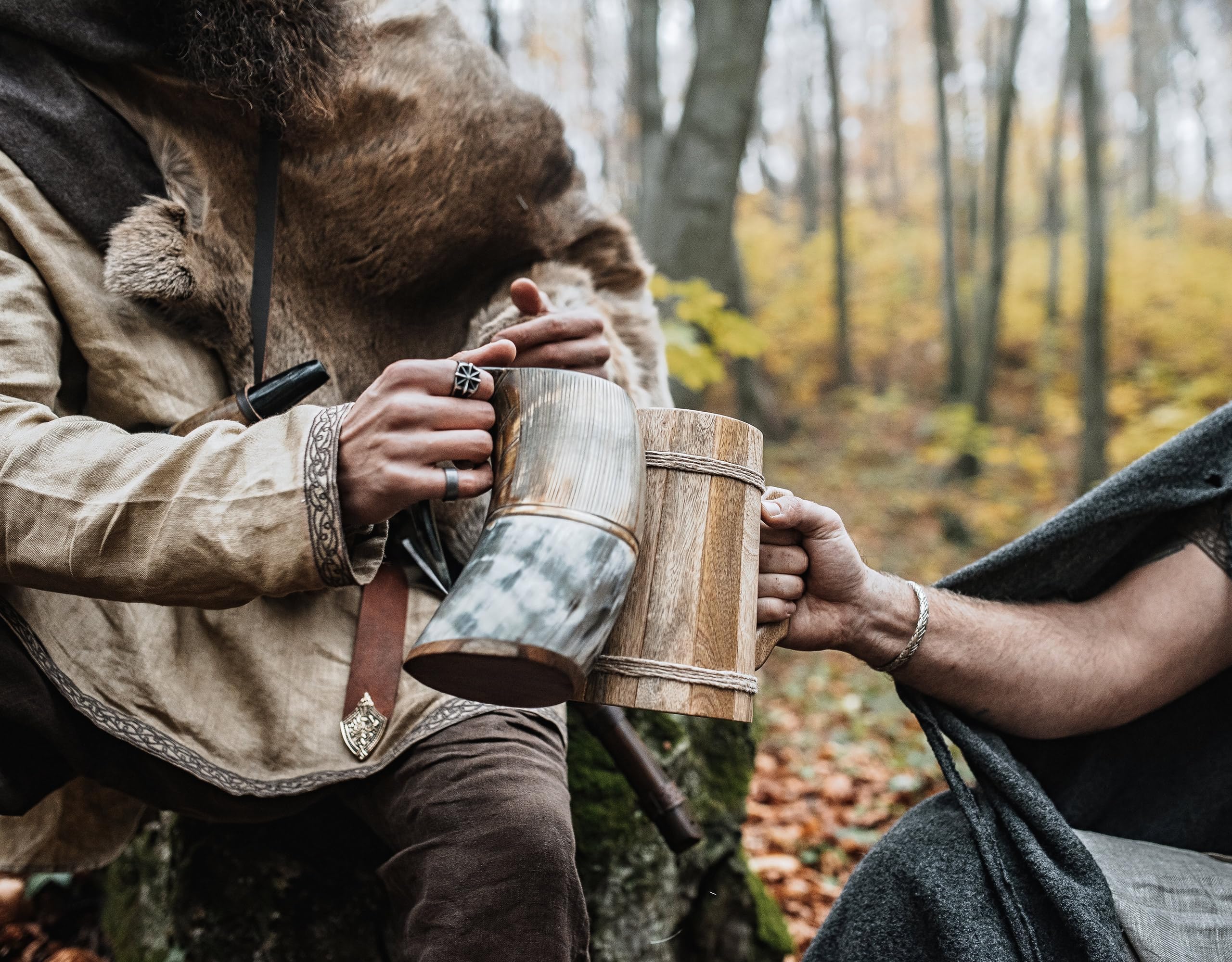 Norse Tradesman LG Viking Tasse en Corne à Boire – Chope en Corne de bière 100% Authentique traitée à la Flamme avec gravures | Le Pot, env. 1 Pinte