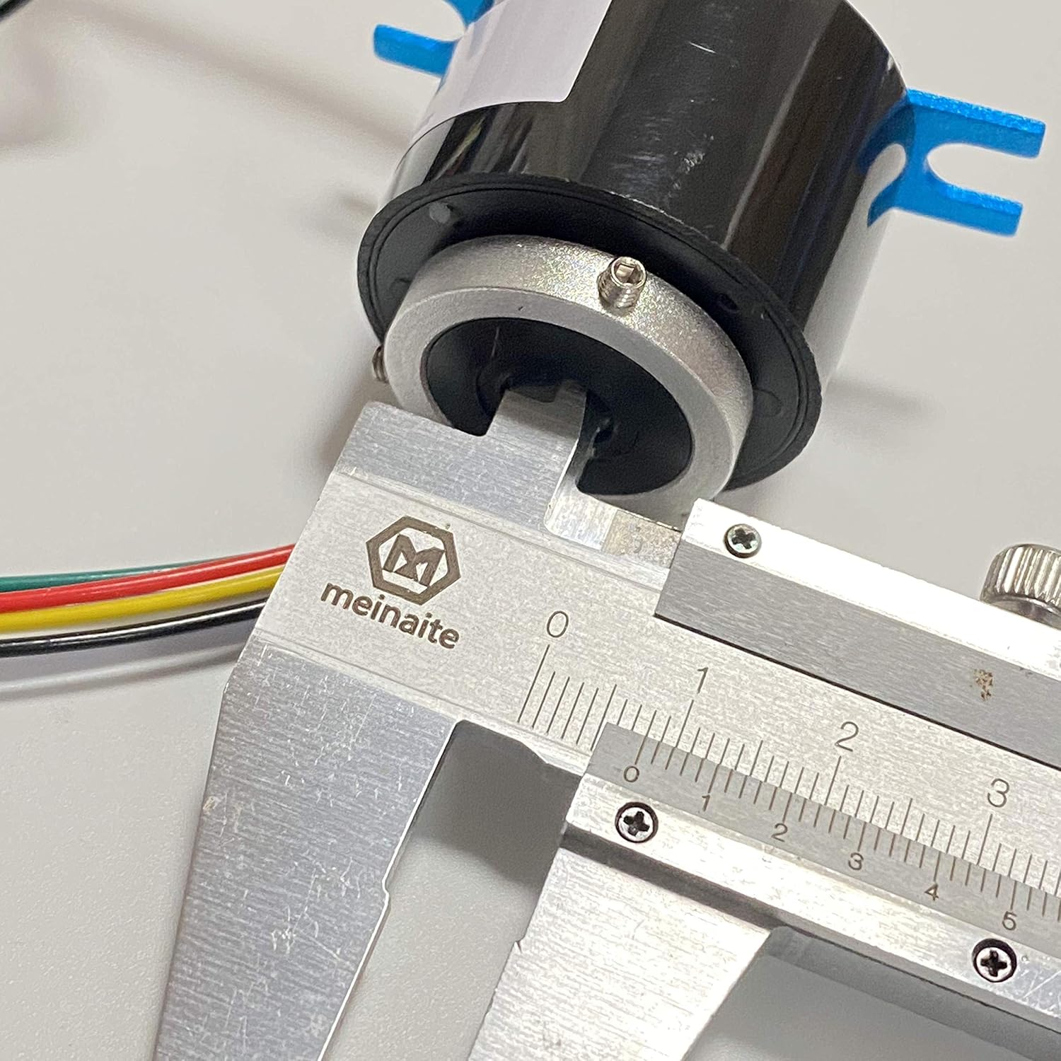 Taidacent Through Hole Conductive Rotary Slip Rings Electrical Brush Ring Rotating Electrical Connector Slip Ring (Inner Diameter 8mm 6 Wires 5A)