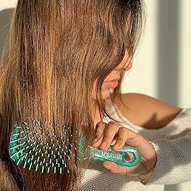 FHI Heat UNbrush Detangling Brush for Pain-Free Brushing on All Wet or Dry Hair Types - Durable DuoFlex Anti-Static Bristles, Lightweight Handle, Vented Hair Brush, Turquoise Green