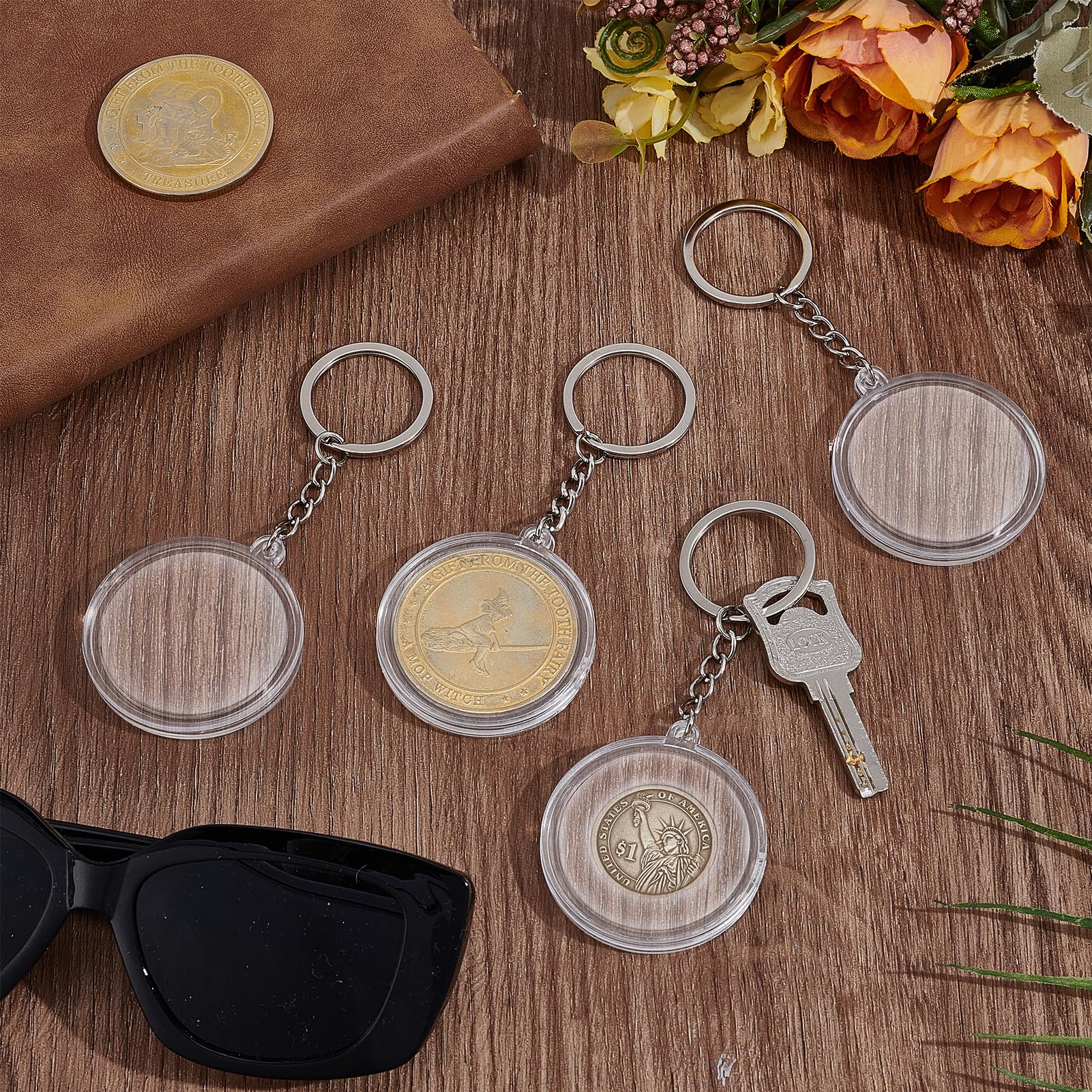 NICENEEDED 4 Llavero Porta Monedas, 1.57" Estuche Transparente con Cápsulas Duras para Monedas, Ideal para Medallones Y Colección de Monedas de Recuerdo.