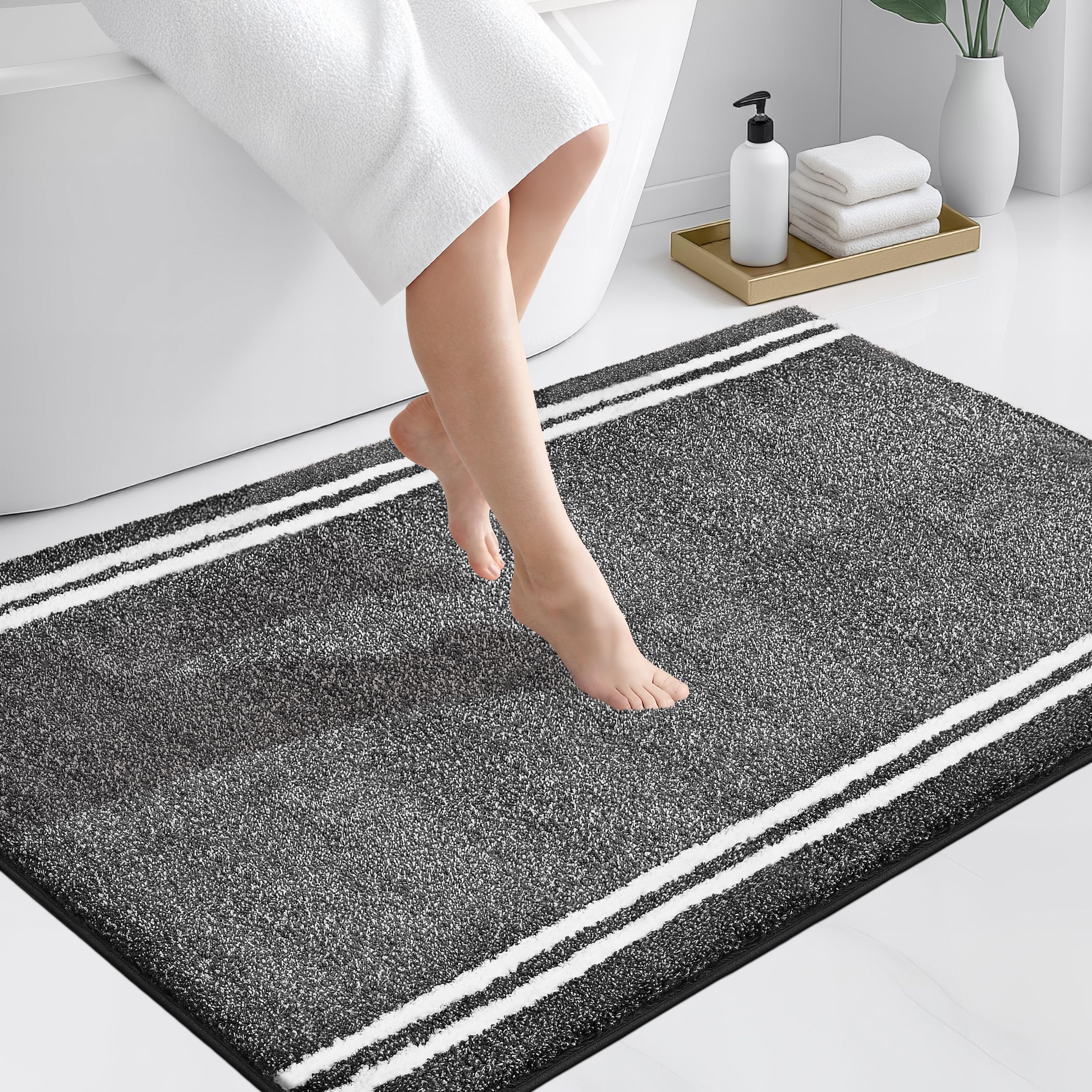Tapis de bain gris anthracite PURRUGS 76x117 cm pour douche