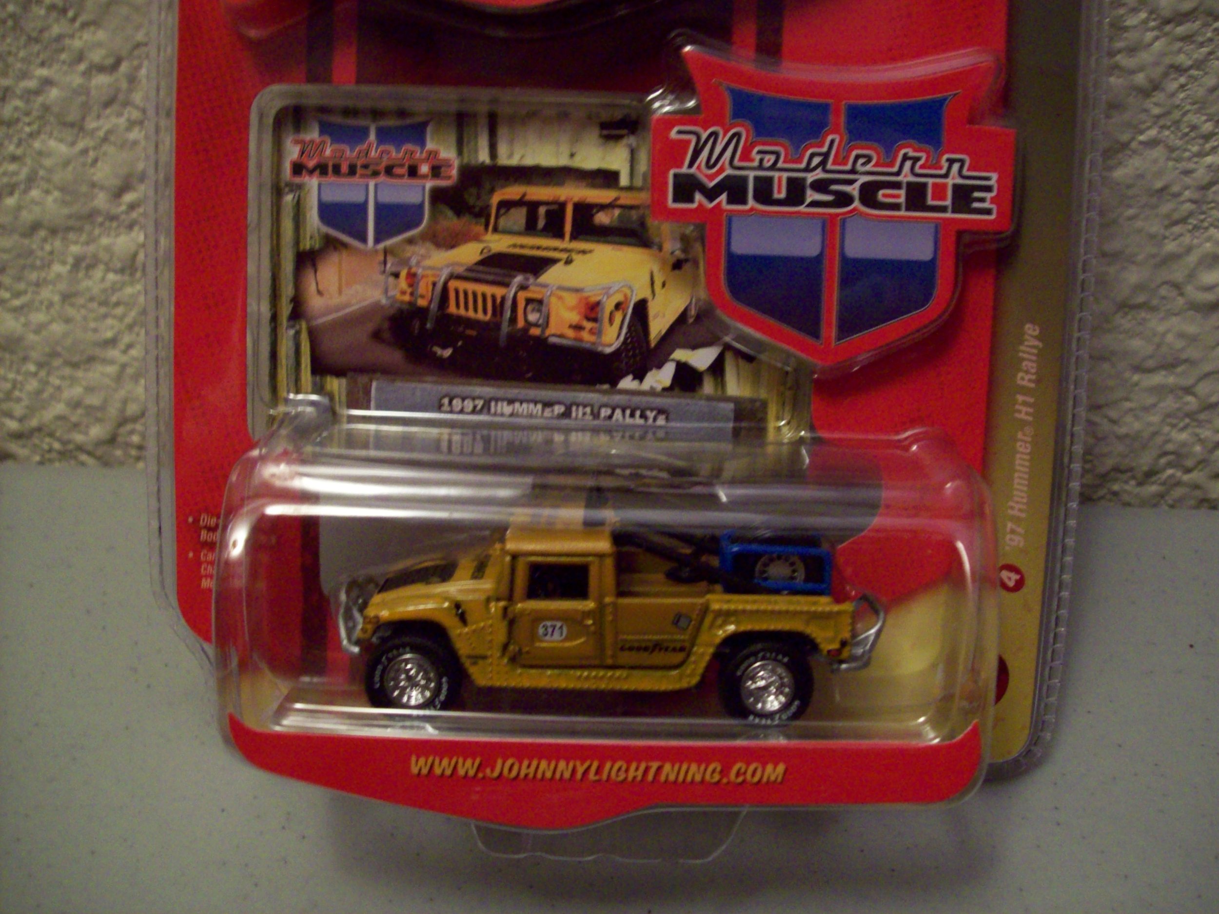 Modern Muscle R3 1997 Hummer H1 Rallye 1:64 scale