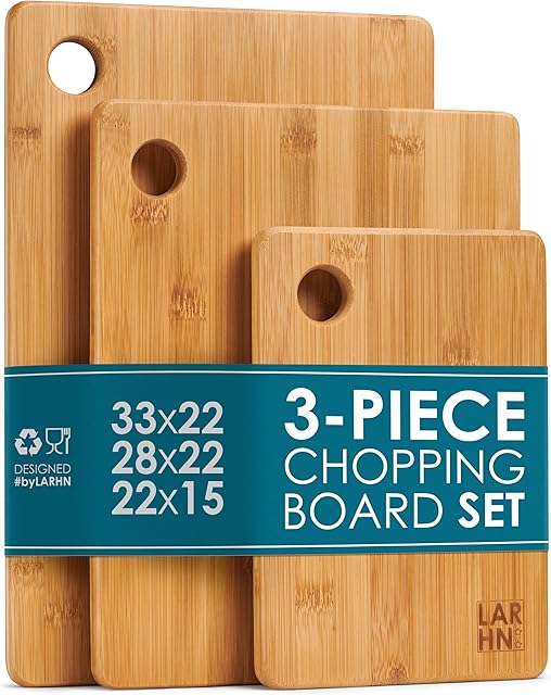 LARHN Premium Extra-Thick Wooden Chopping Boards - 3 Piece Bamboo Chopping Board Set - 33x22cm / 28x22cm / 22x15cm - Ideal for Carving Meat, Cutting Vegetables, Cheeses and Bread