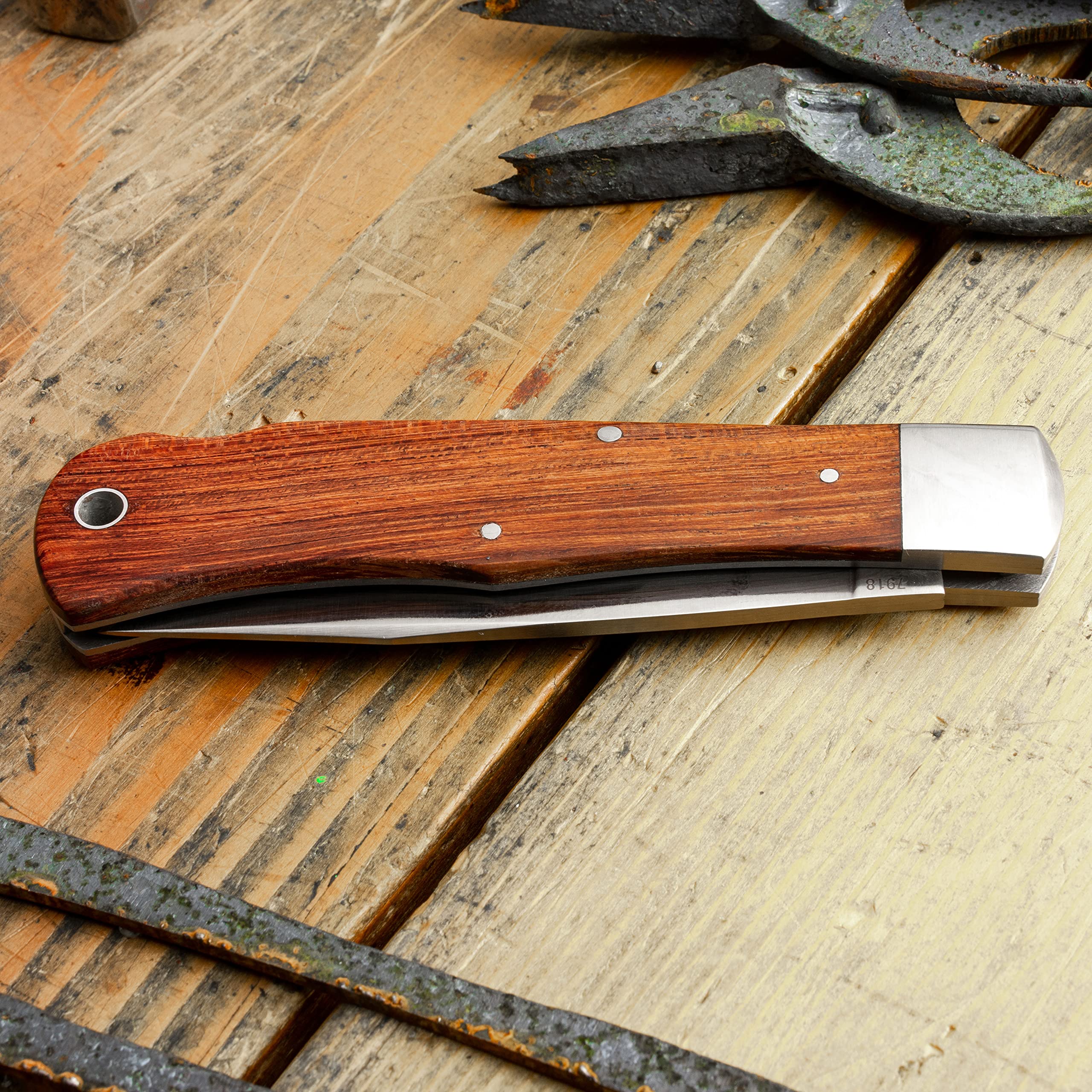 Böker Plus® Lockback Bubinga - EDC Zweihandmesser mit 440C Klinge 9 cm - Lockback-Messer in Messer-Etui -klassisches Taschenmesser mit Holzgriff