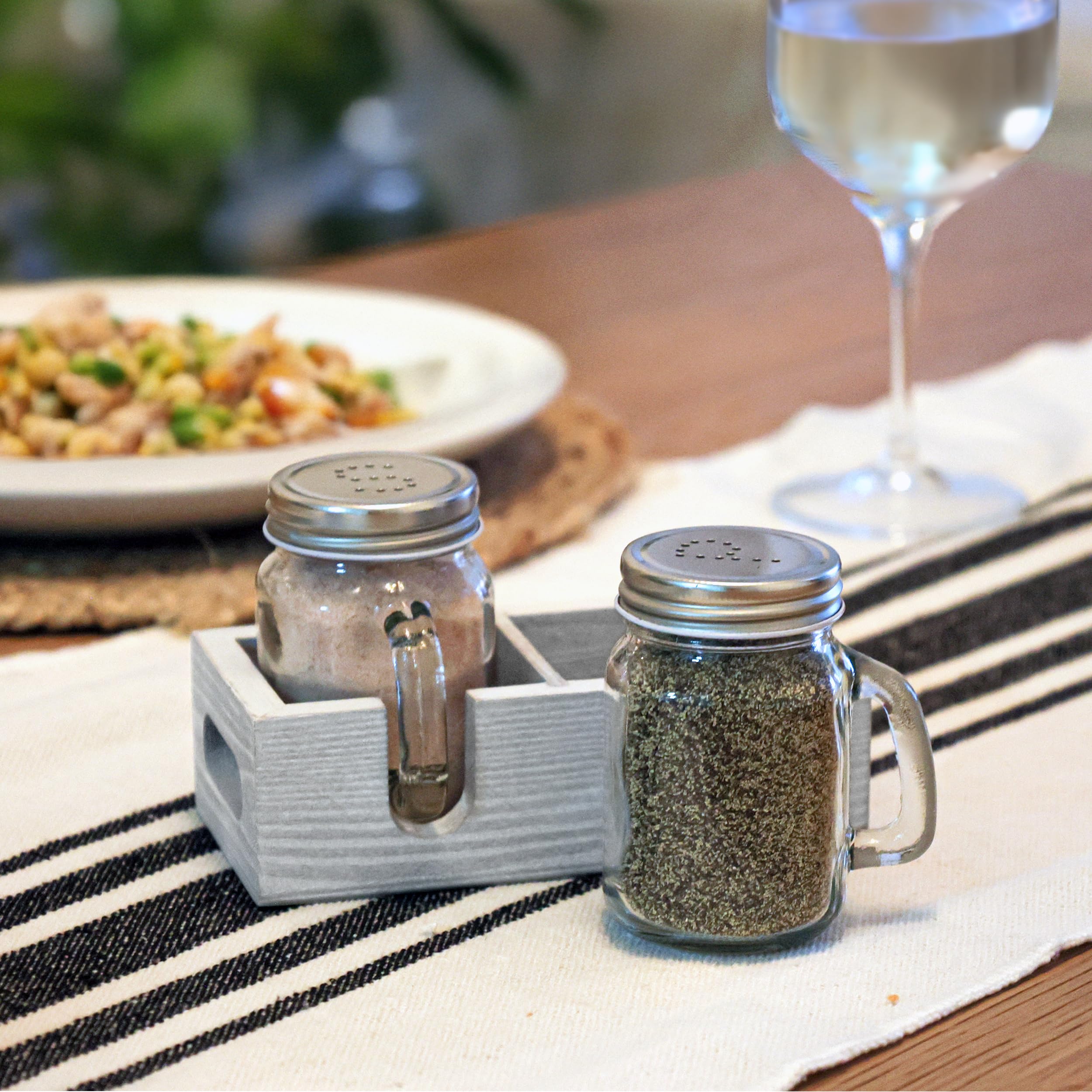 Salero y pimentero Mason Jar – Juego de coctelera de vidrio con soporte de madera, fácil de limpiar y rellenar para mesa de cocina de granja, hogar y regalos (blanco)