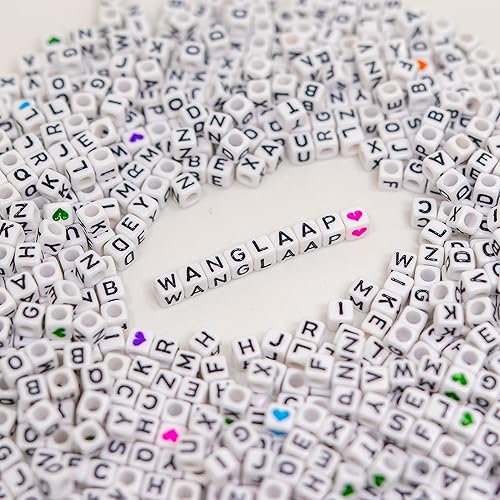 Miniatura 3 de WangLaap 1120 cuentas cuadradas de acrílico con letras del alfabeto A-Z de 0.236 x 0.236 pulgadas con números, corazones coloridos para teléfono,