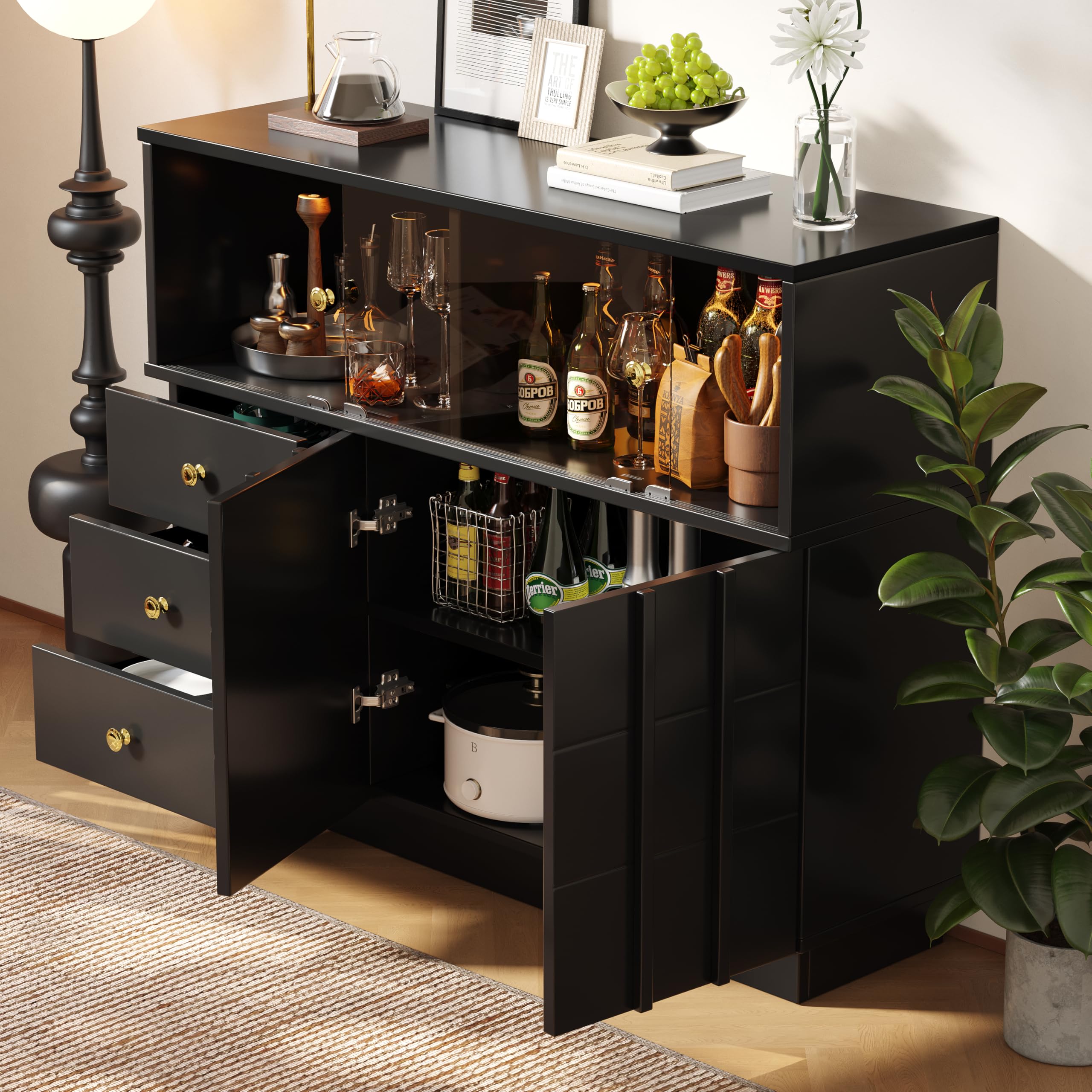 Mobile da cucina, credenza nera con ante fumose in vetro, 120 x 33 x 95 cm, design moderno.