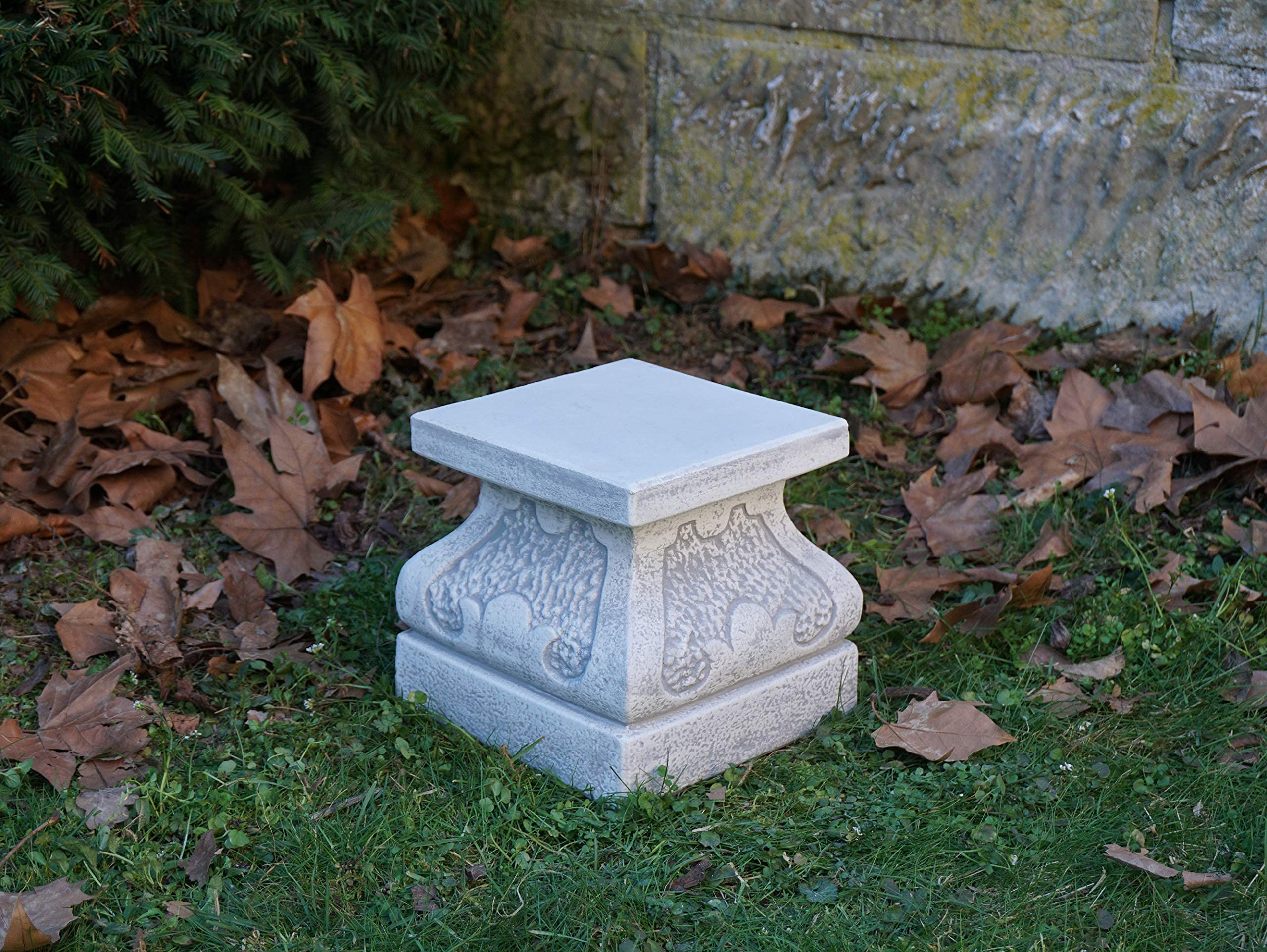 gartendekoparadies.de Sockel mit besonderem Format, Steinsockel, H. 21 cm, Stellfläche 19 x 19 cm, 17 kg, Grau, frostsicher aus Steinguss für Außenbereich