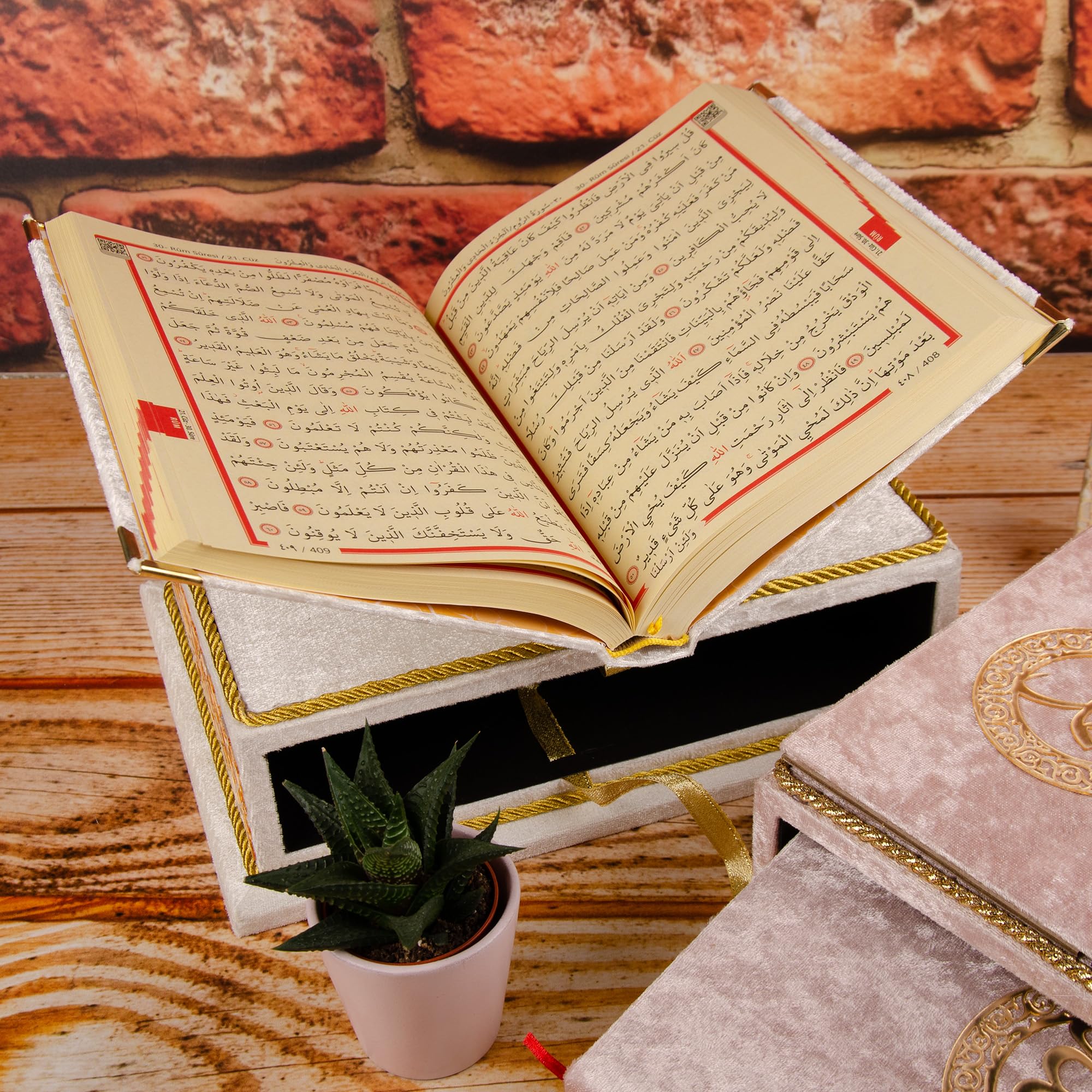 Libro del Corano con supporto in legno Rahle - Set regalo islamico con copertina rigida verde per Eid, Ramadan, uomini e donne musulmani