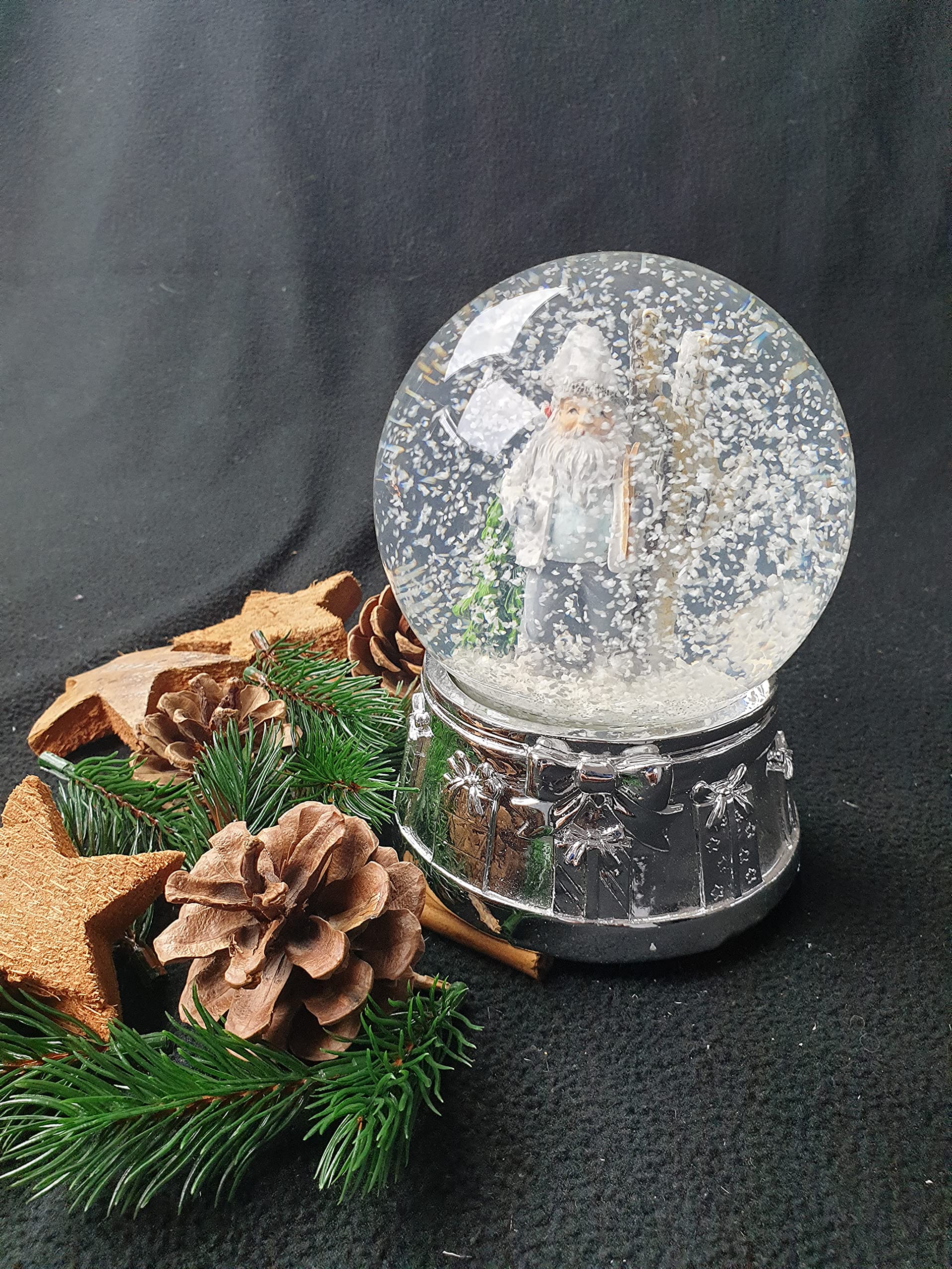 Boule à Neige Musicale Maison à Sucre Forêt D'hiver - 10 Cm De Diamètre, Mélodie Amazing Grace, Socle Argenté