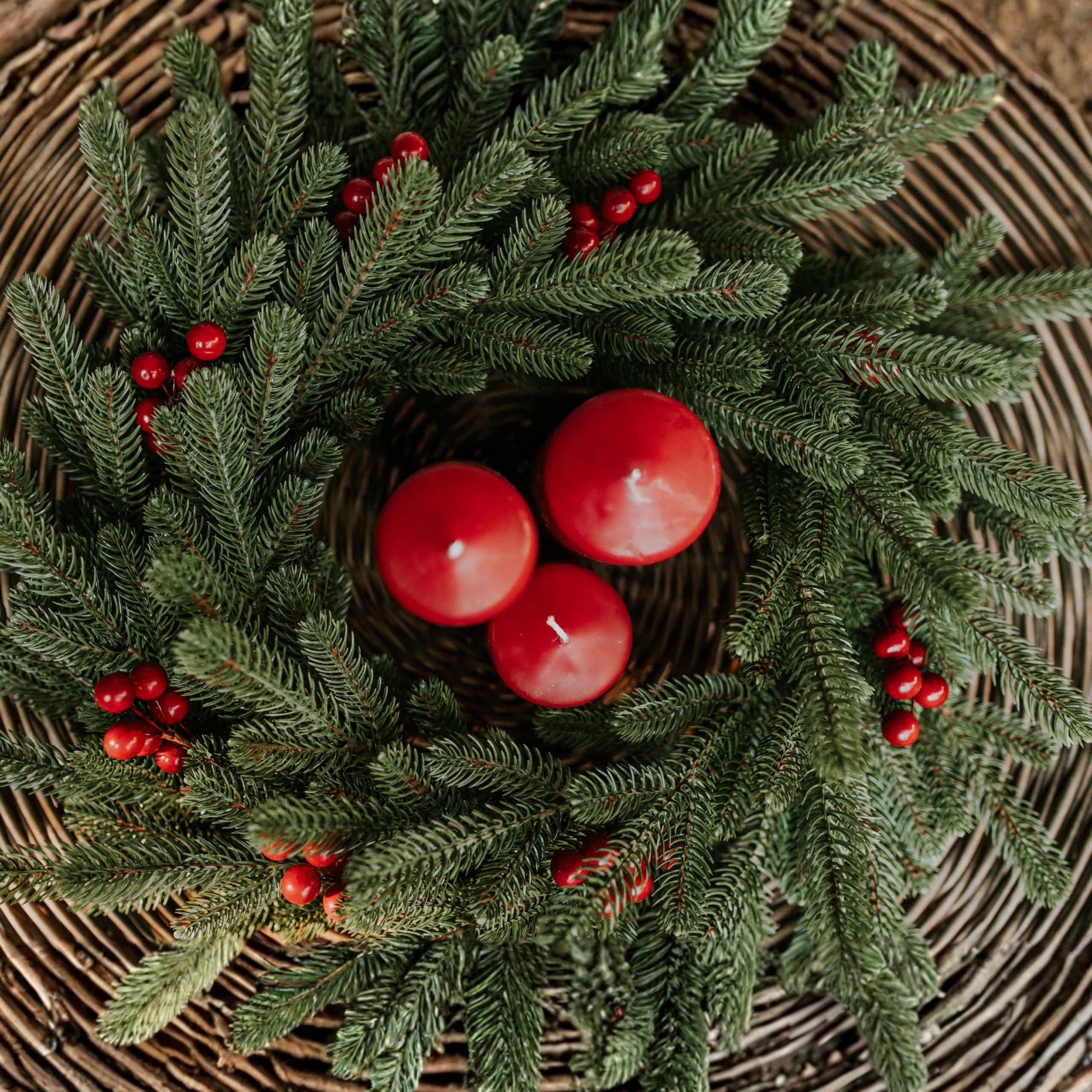 Premium Knstlicher Weihnachtskranz 55 cm, Skandinavischer Kranz [100%  Spritzguss] Weihnachtsdeko fr Auen und Innen, Adventskranz, Christmas  Wreath Made in EU : Amazon.de: Kche, Haushalt & Wohnen