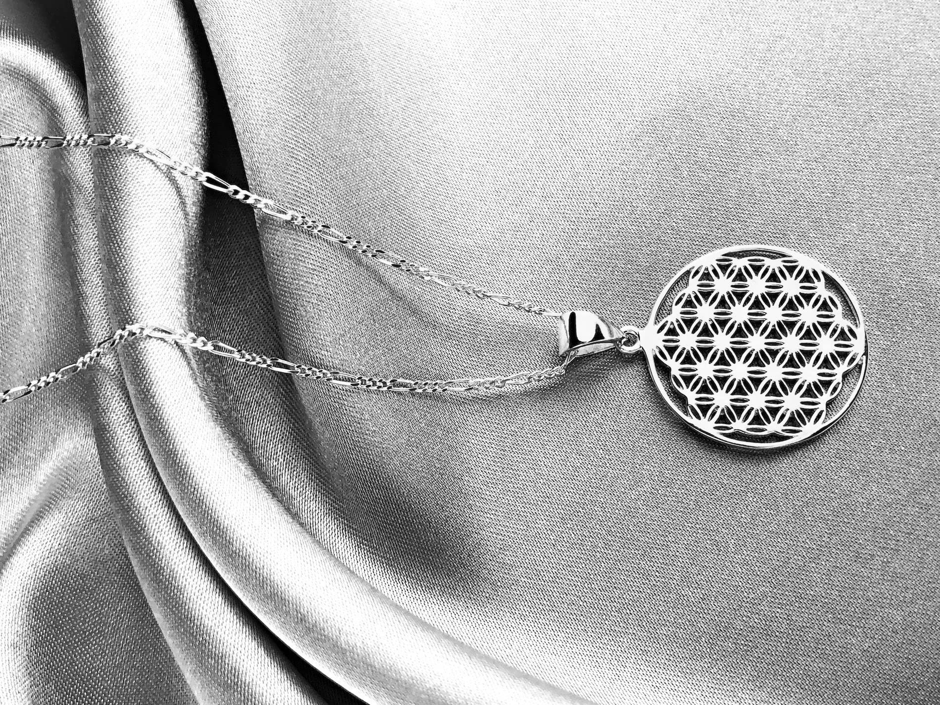 MadamLili - Blume des Lebens Halskette - 925 Sterling - Lebensblume Anhänger Heilige Geometrie Schmuck - Exklusive Schmuckbox