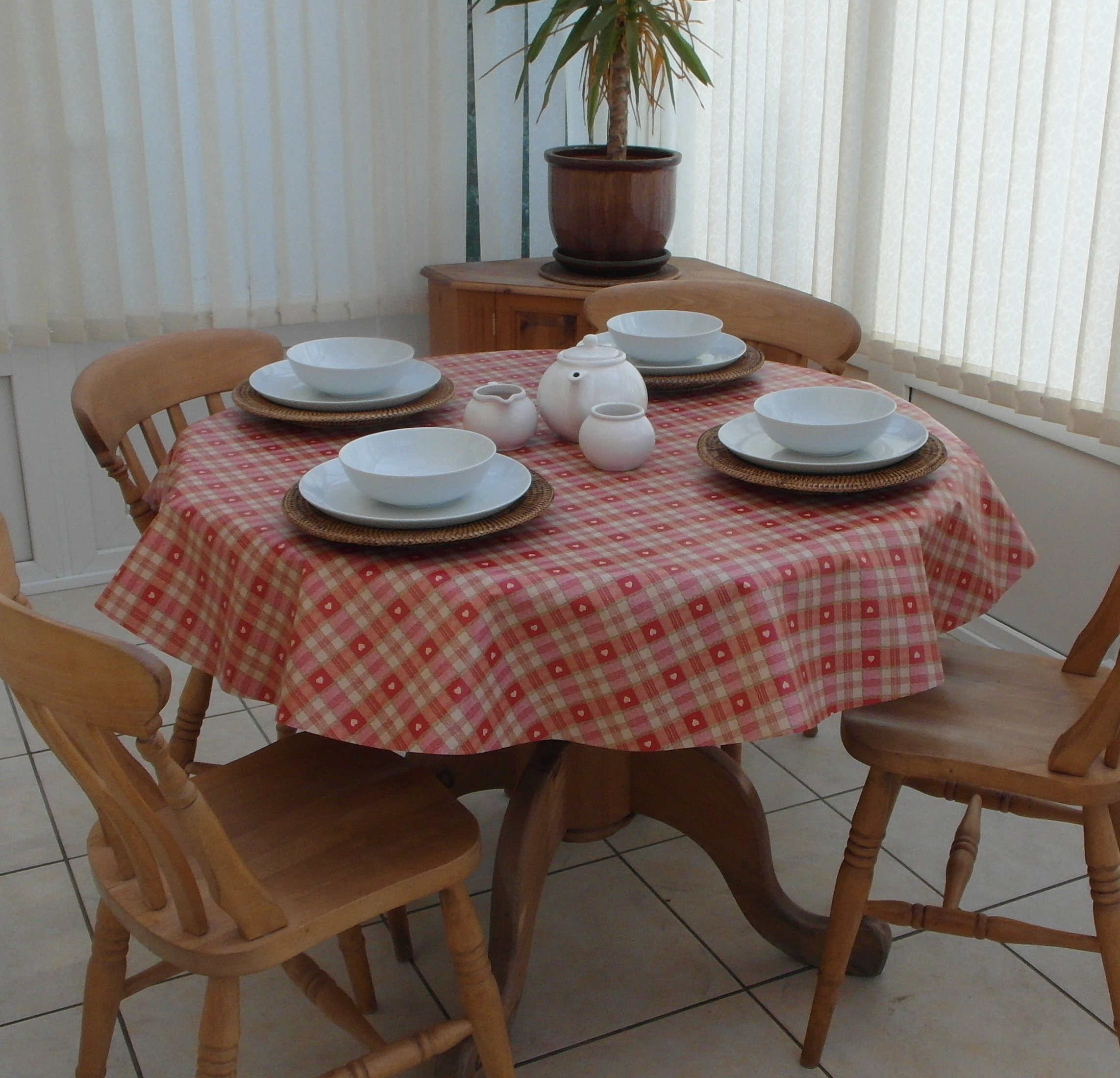 55" ROUND PVC/VINYL TABLECLOTH - RED & CREAM CHECK WITH HEARTS